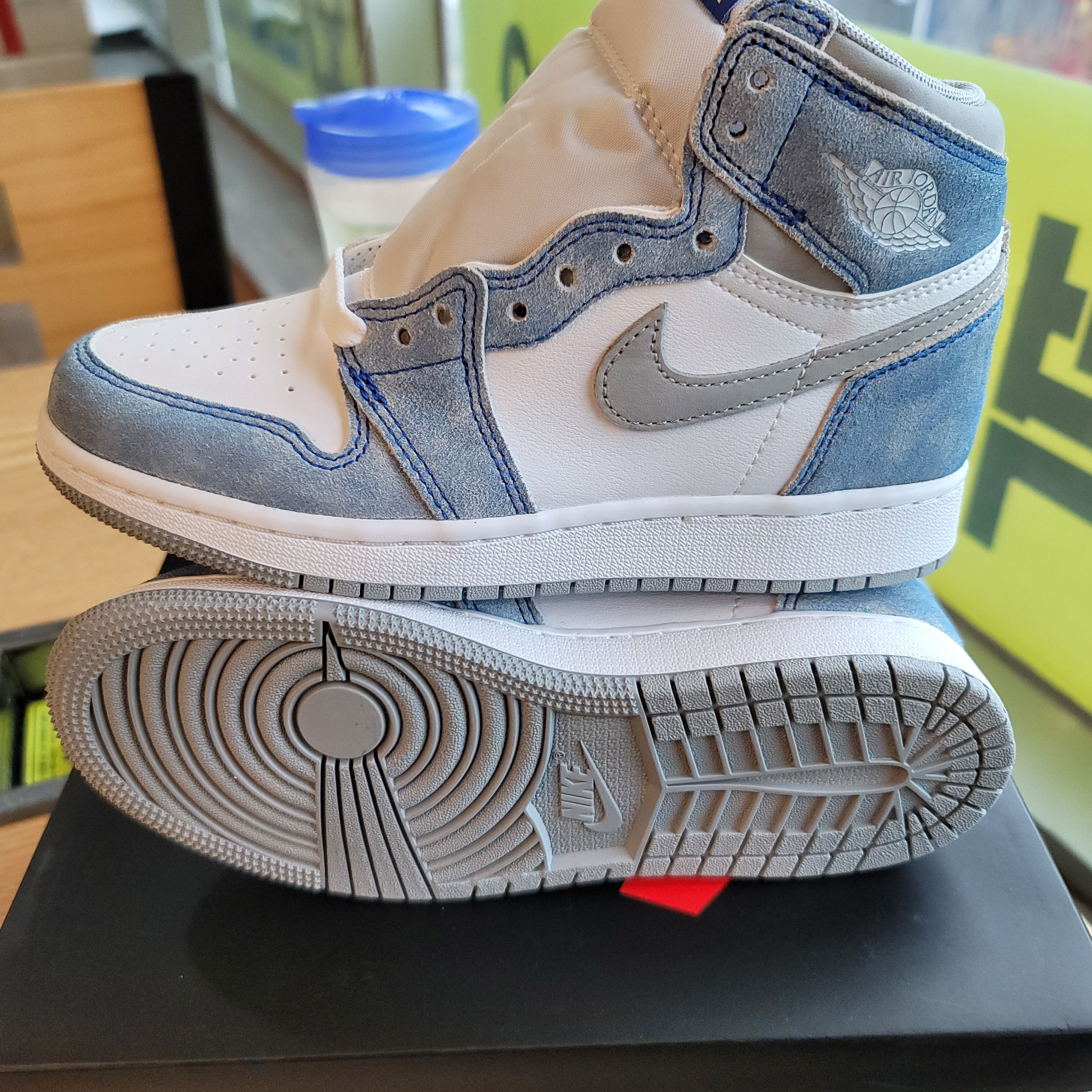 (GS) Jordan 1 Retro High OG Hyper Royal 착용 스타일 - 1