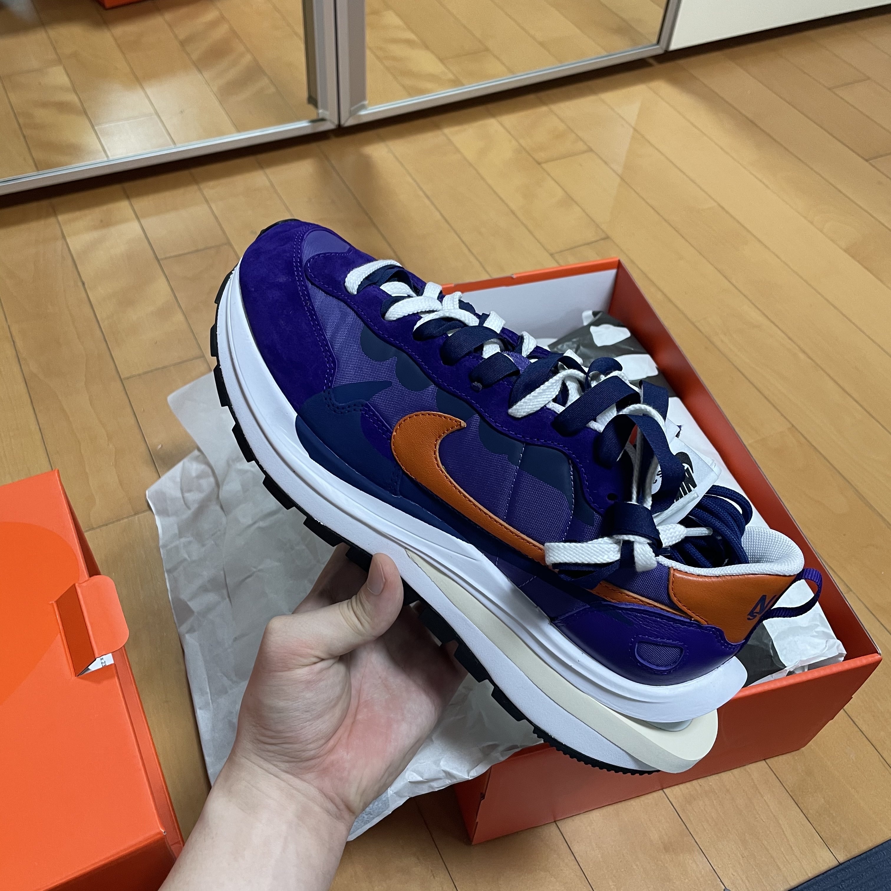 Nike x Sacai VaporWaffle Dark Iris 착용 스타일 - 2