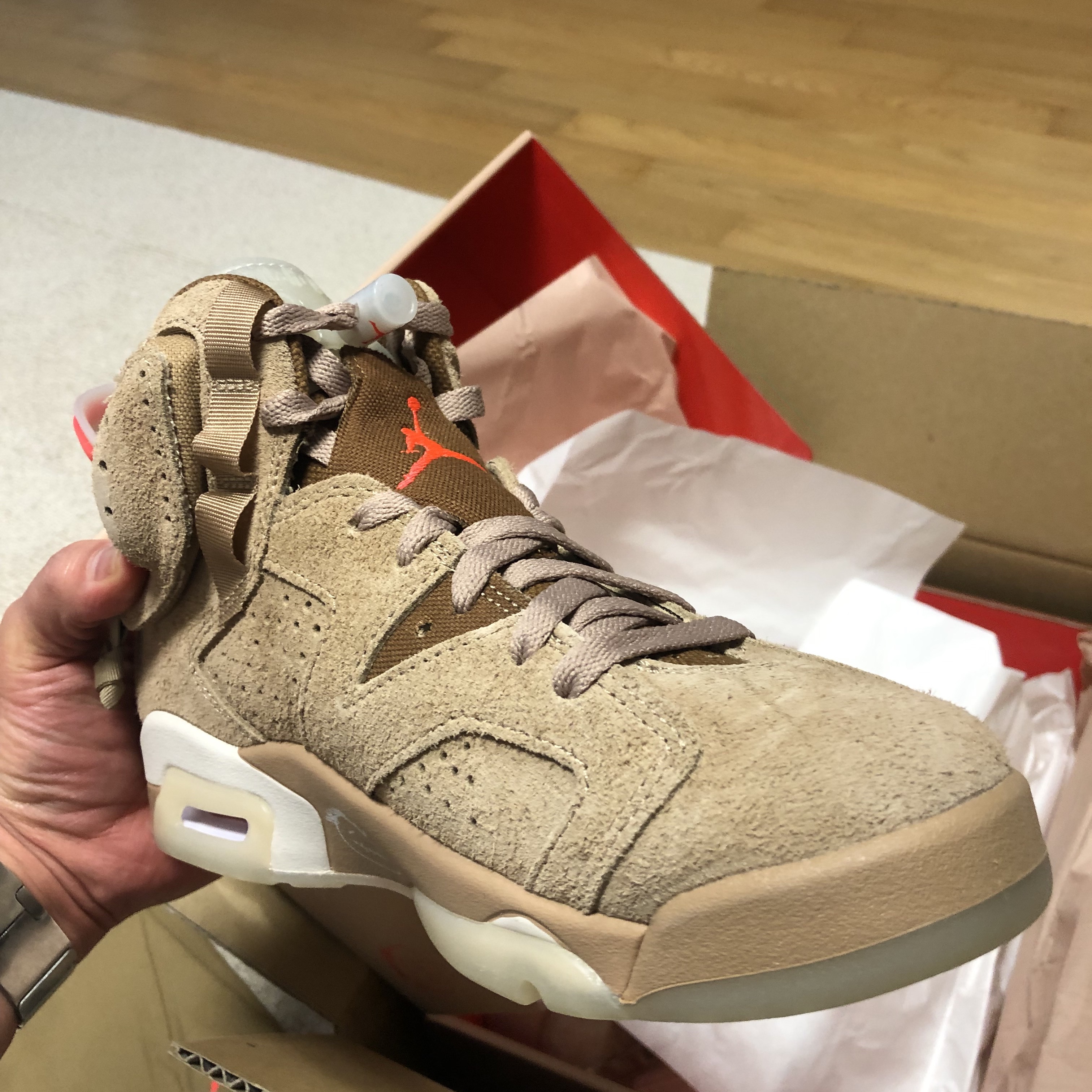 Jordan 6 x Travis Scott Retro SP British Khaki 착용 스타일