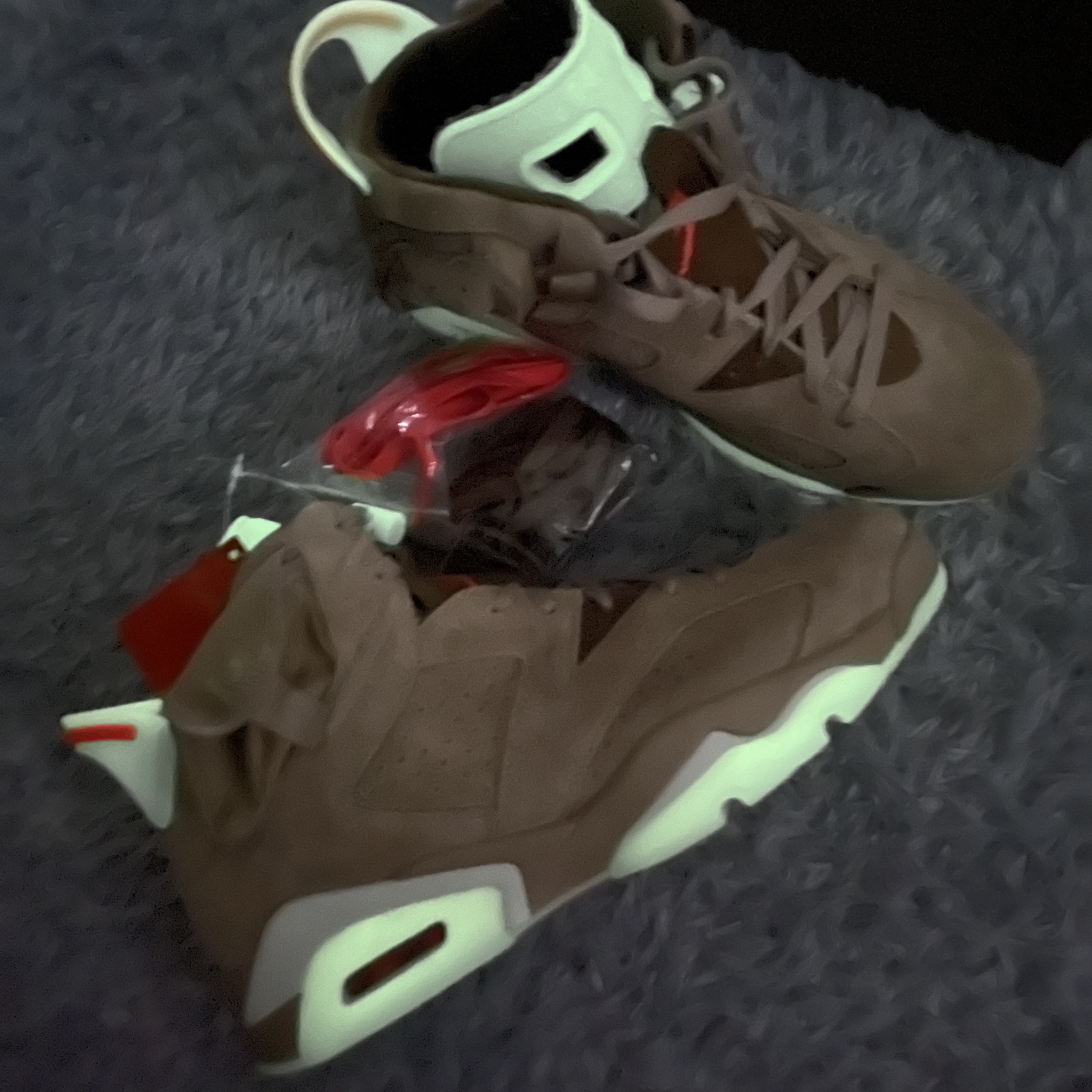 Jordan 6 x Travis Scott Retro SP British Khaki 착용 스타일 - 5