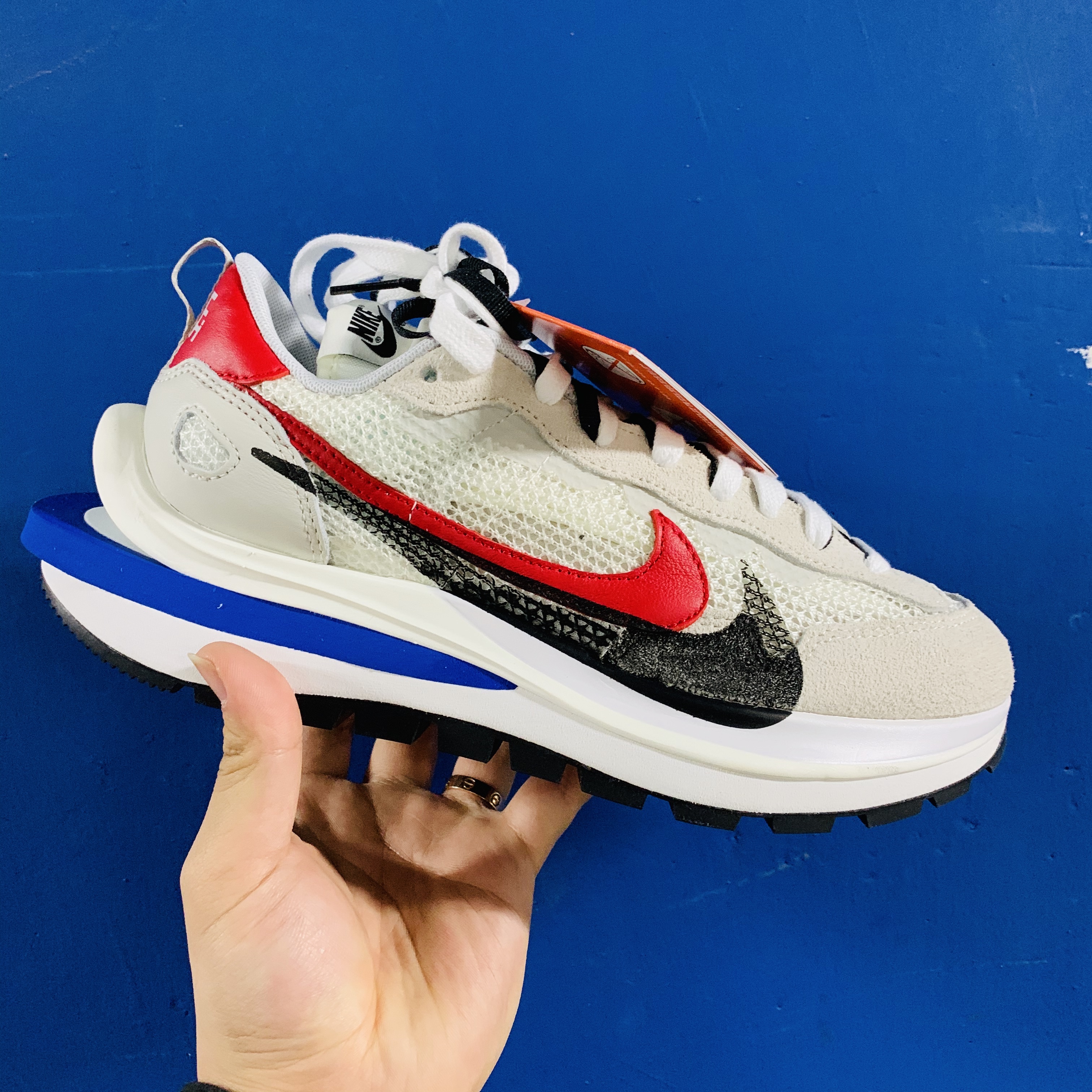 Nike x Sacai VaporWaffle Royal Fuchsia 착용 스타일