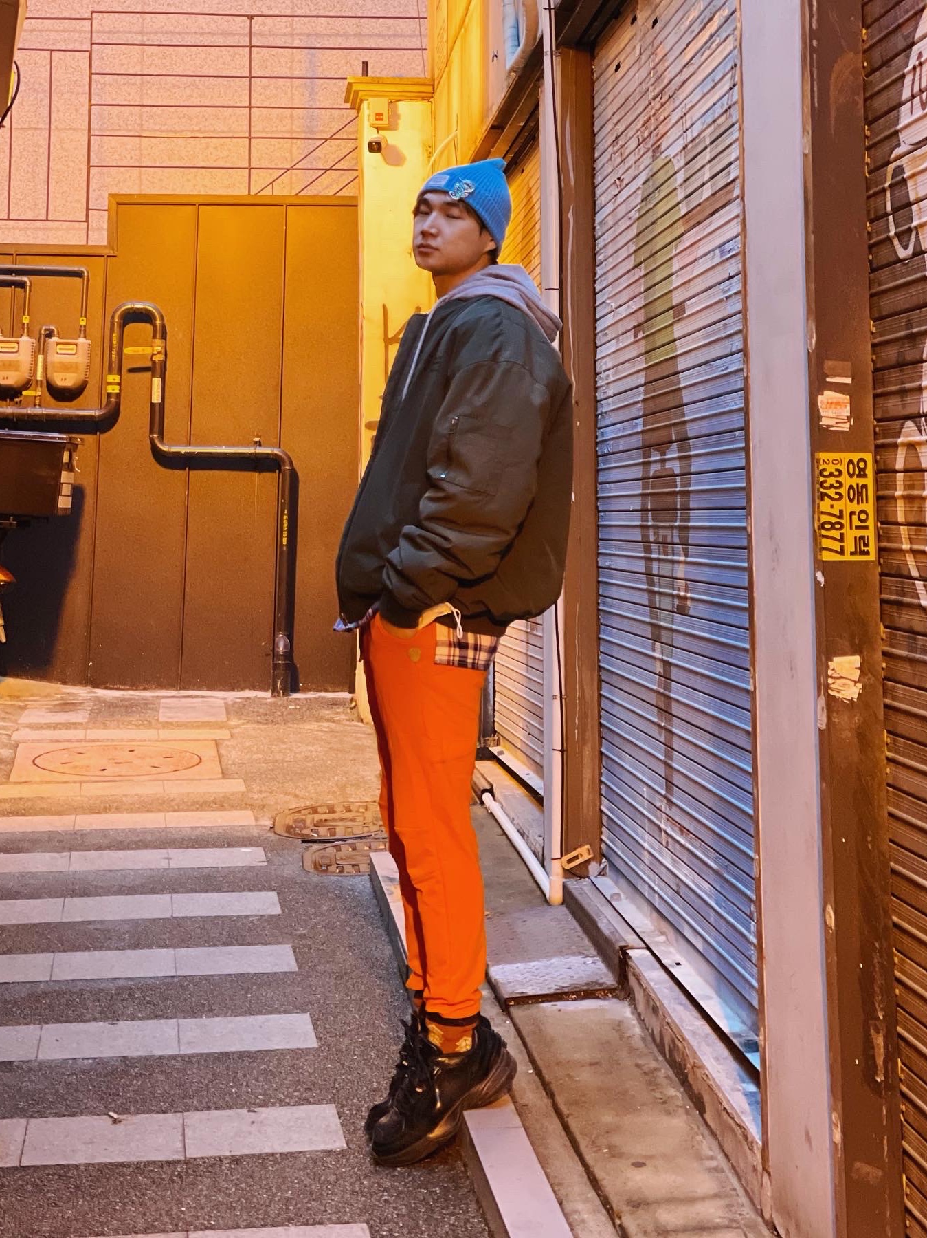 Nike x Martine Rose Air Monarch IV Black 착용 스타일 - 3