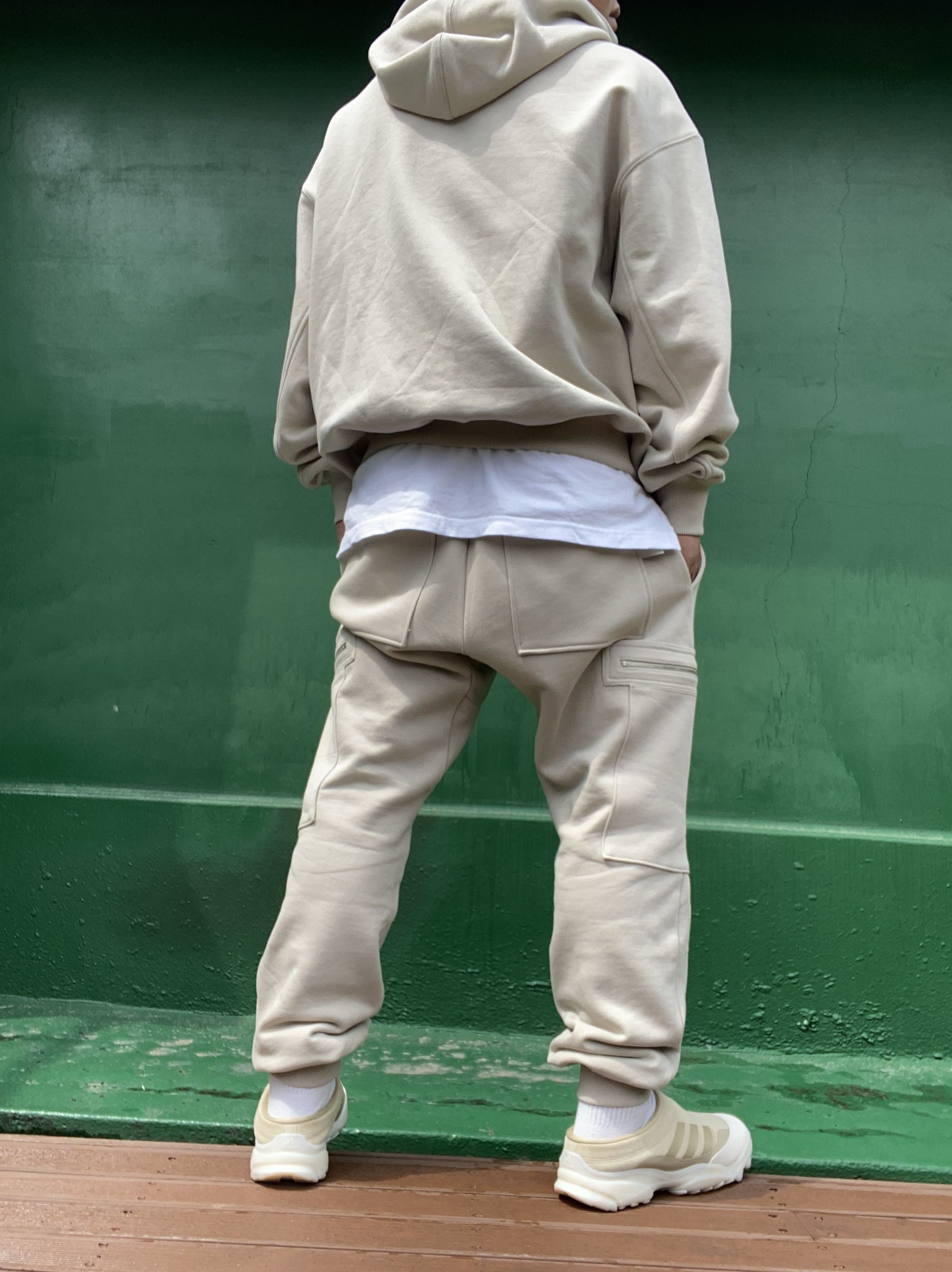 Adidas x 032c GSG Mule Simple Brown 착용 스타일 - 3