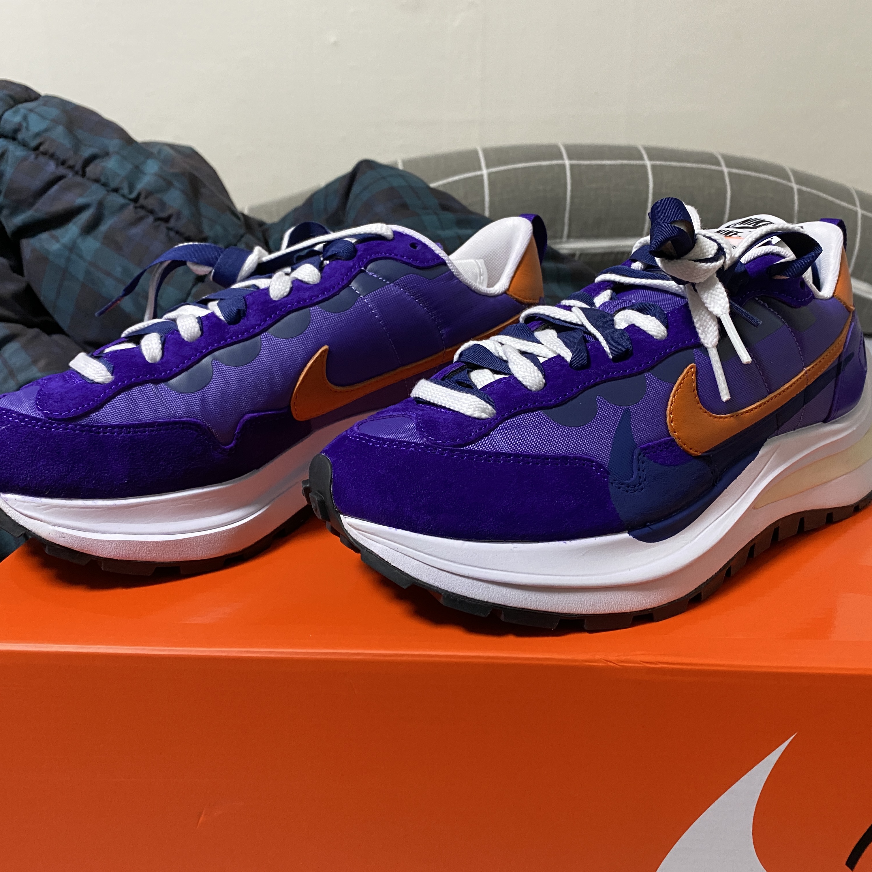 Nike x Sacai VaporWaffle Dark Iris 착용 스타일 - 2