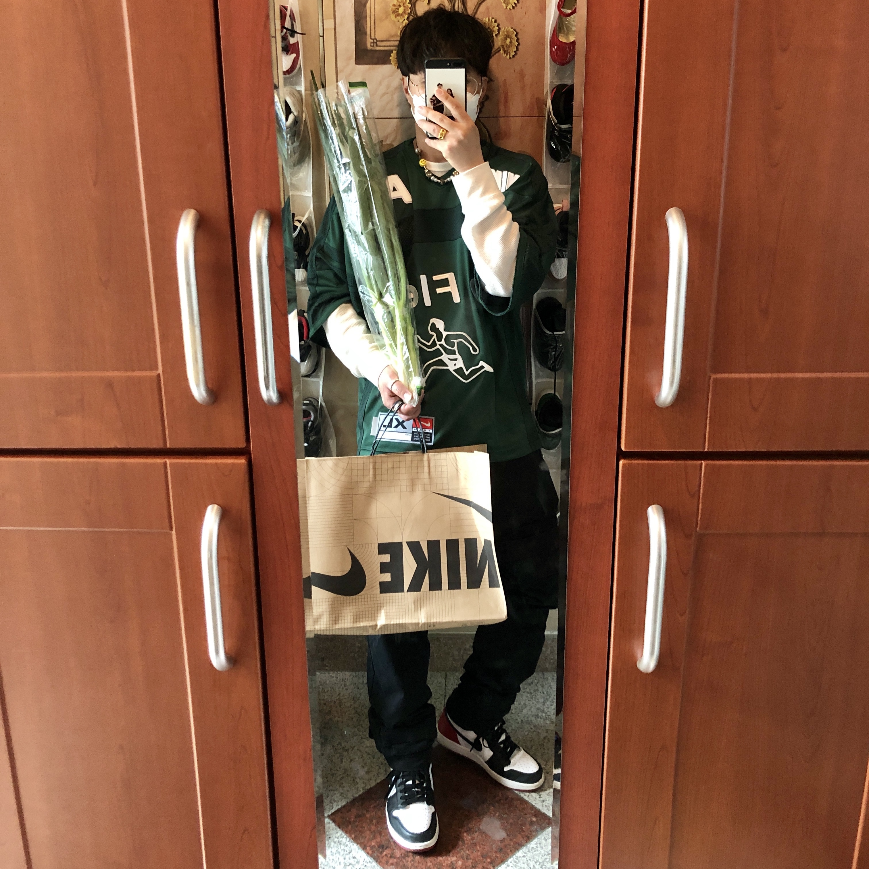 Nike x Cactus Plant Flea Market S/S Jersey Green - Asia, Jordan 1 Retro High OG Black Toe 2016 착용 스타일 - 1