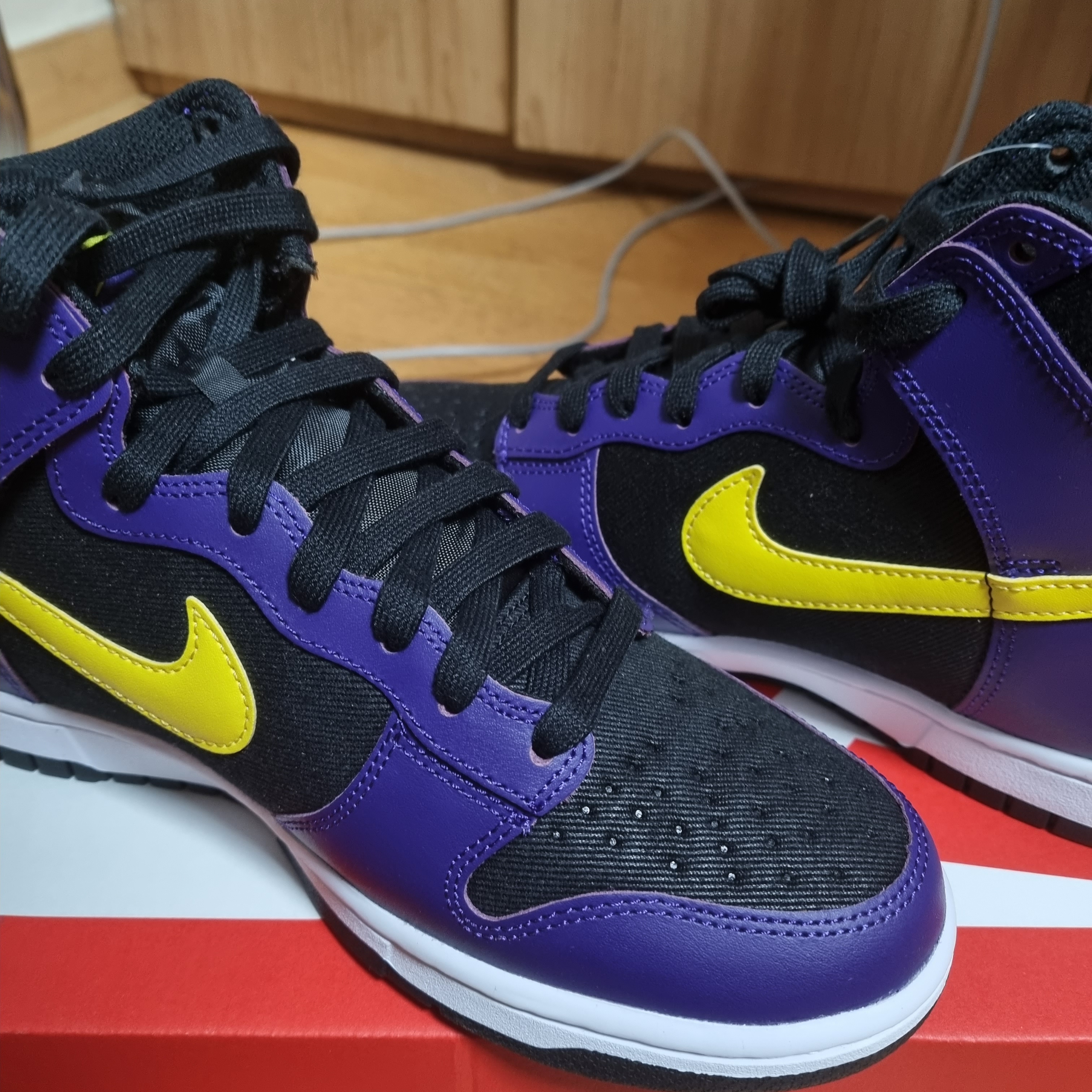 Nike Dunk High PRM EMB Court Purple 착용 스타일 - 1