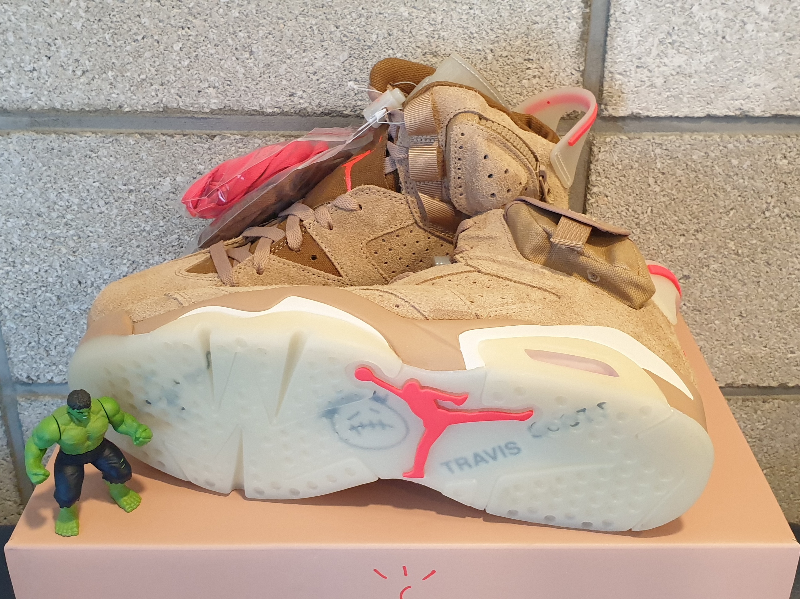 Jordan 6 x Travis Scott Retro SP British Khaki 착용 스타일 - 2