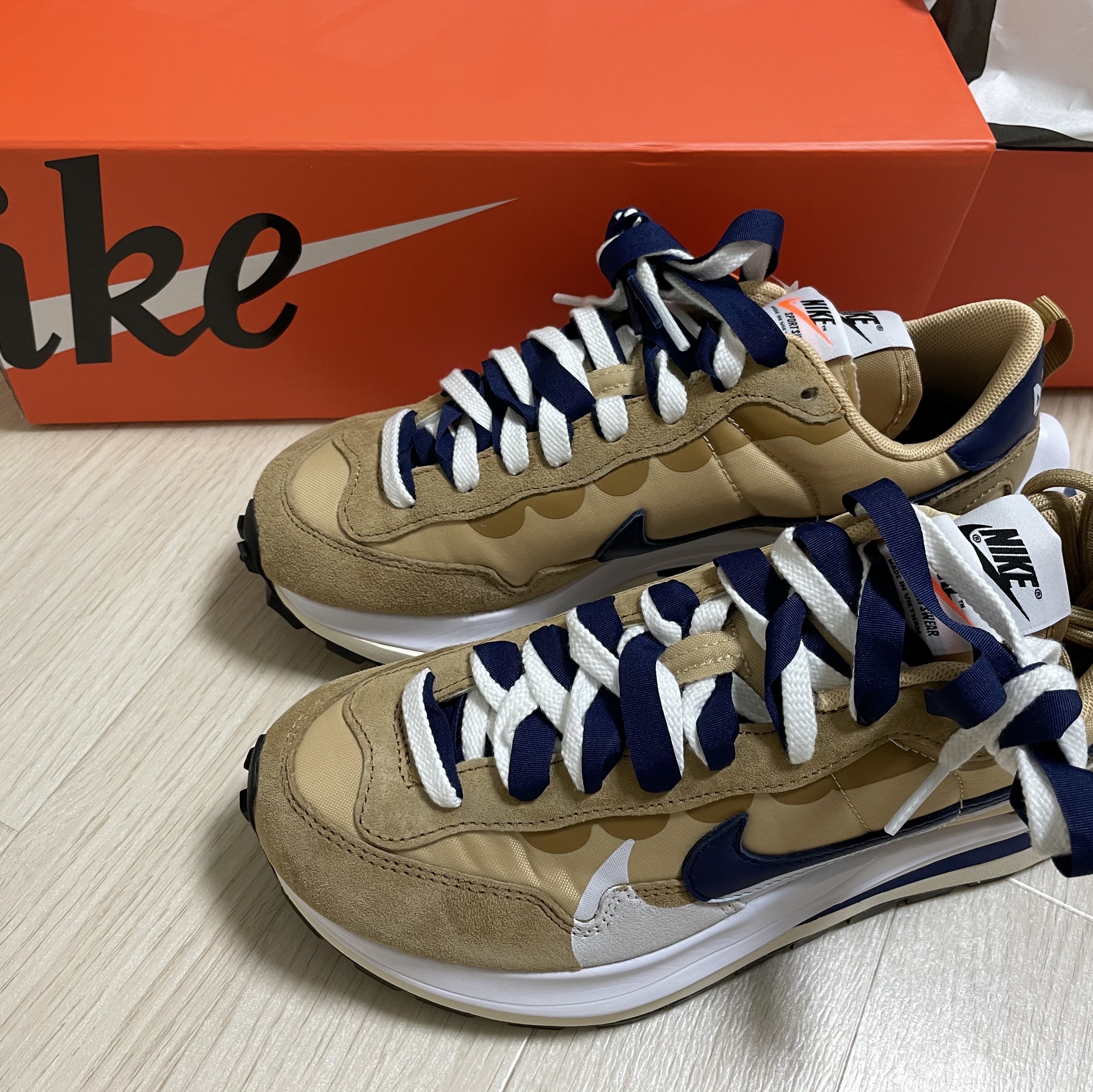 Nike x Sacai VaporWaffle Sesame and Blue Void 착용 스타일