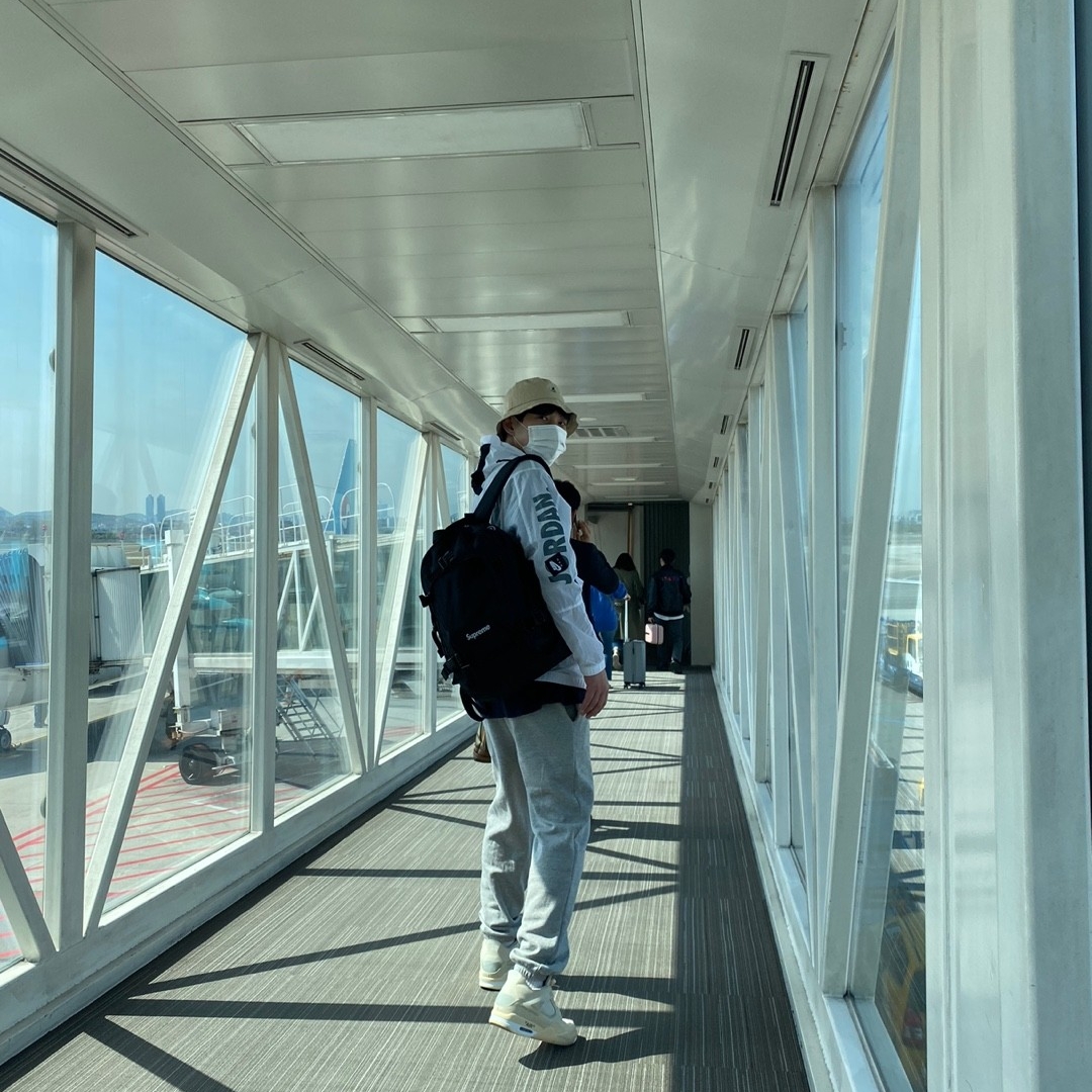 (W) Jordan 4 x Off-White Retro SP Sail, Supreme Backpack Black - 19FW 착용 스타일