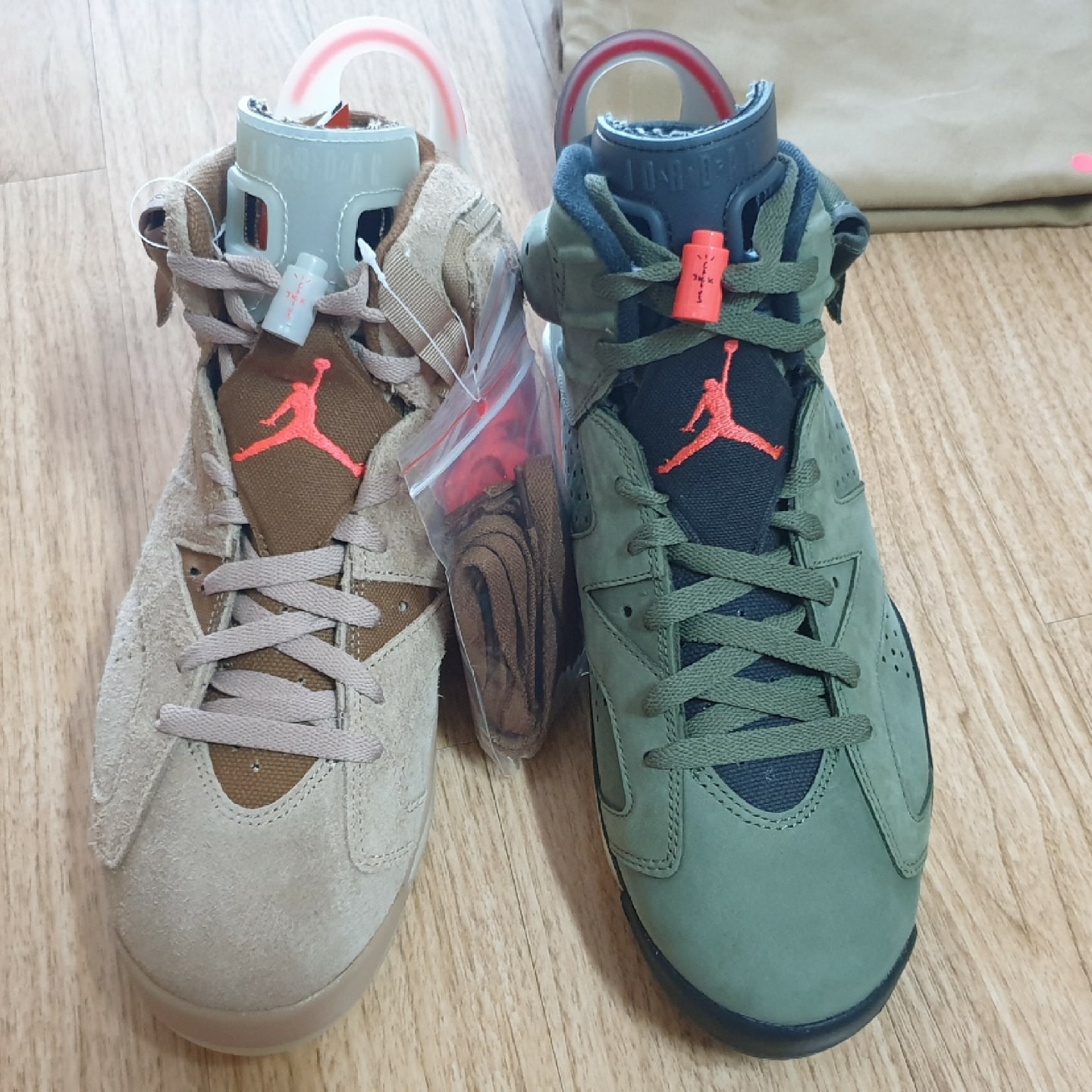 Jordan 6 x Travis Scott Retro SP British Khaki, Jordan 6 x Travis Scott Retro Olive 착용 스타일 - 5