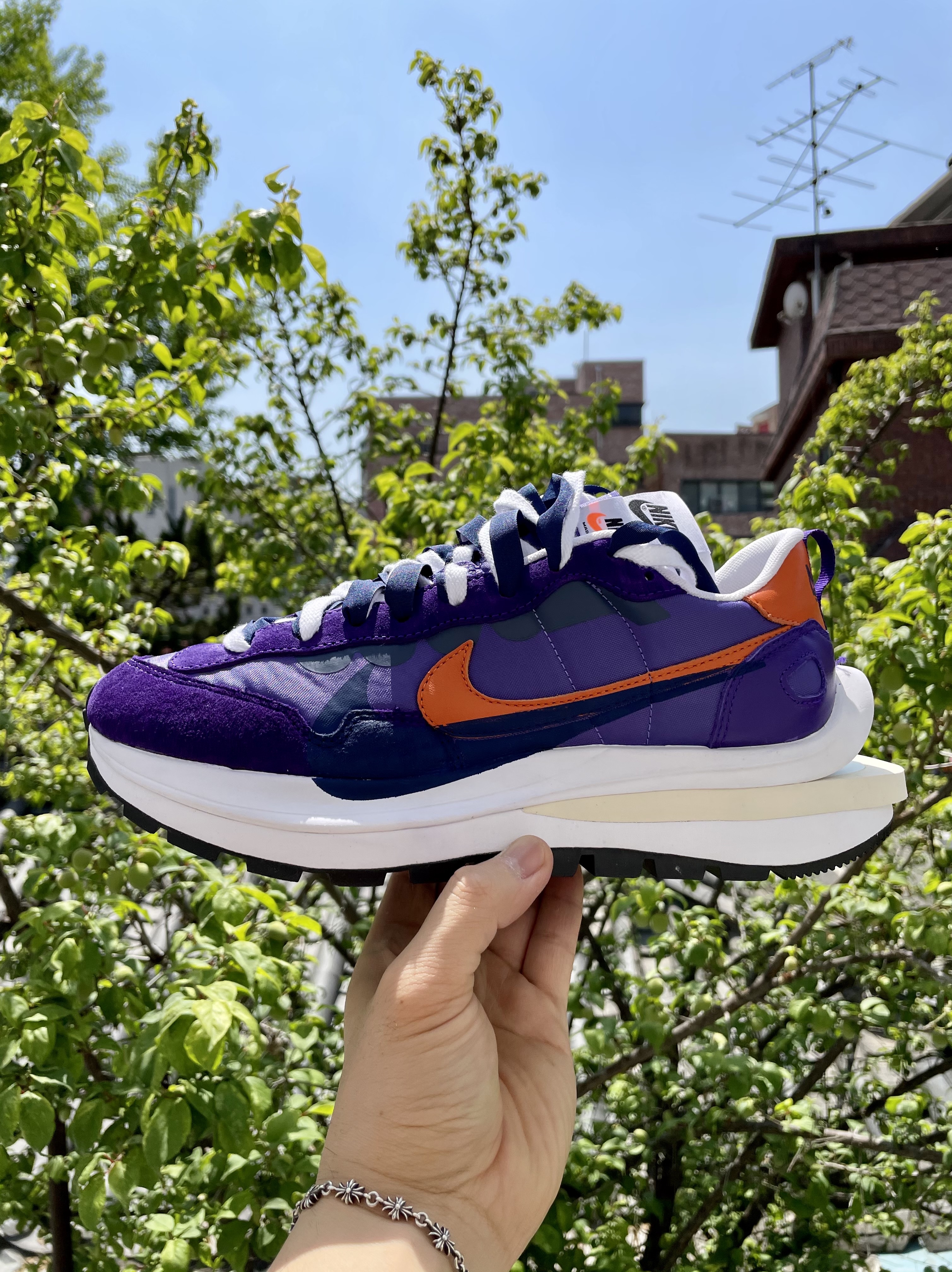 Nike x Sacai VaporWaffle Dark Iris 착용 스타일