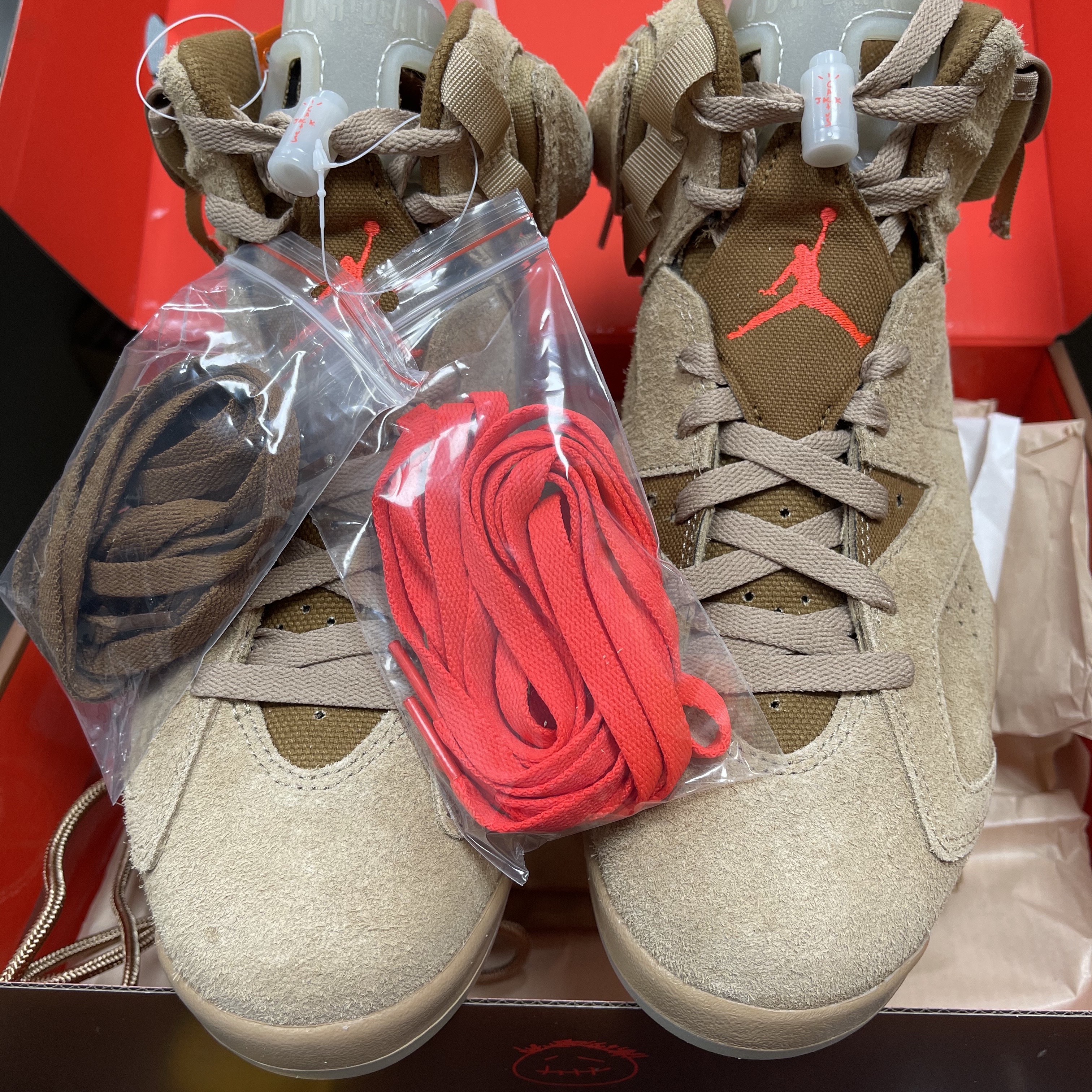 Jordan 6 x Travis Scott Retro SP British Khaki 착용 스타일 - 1
