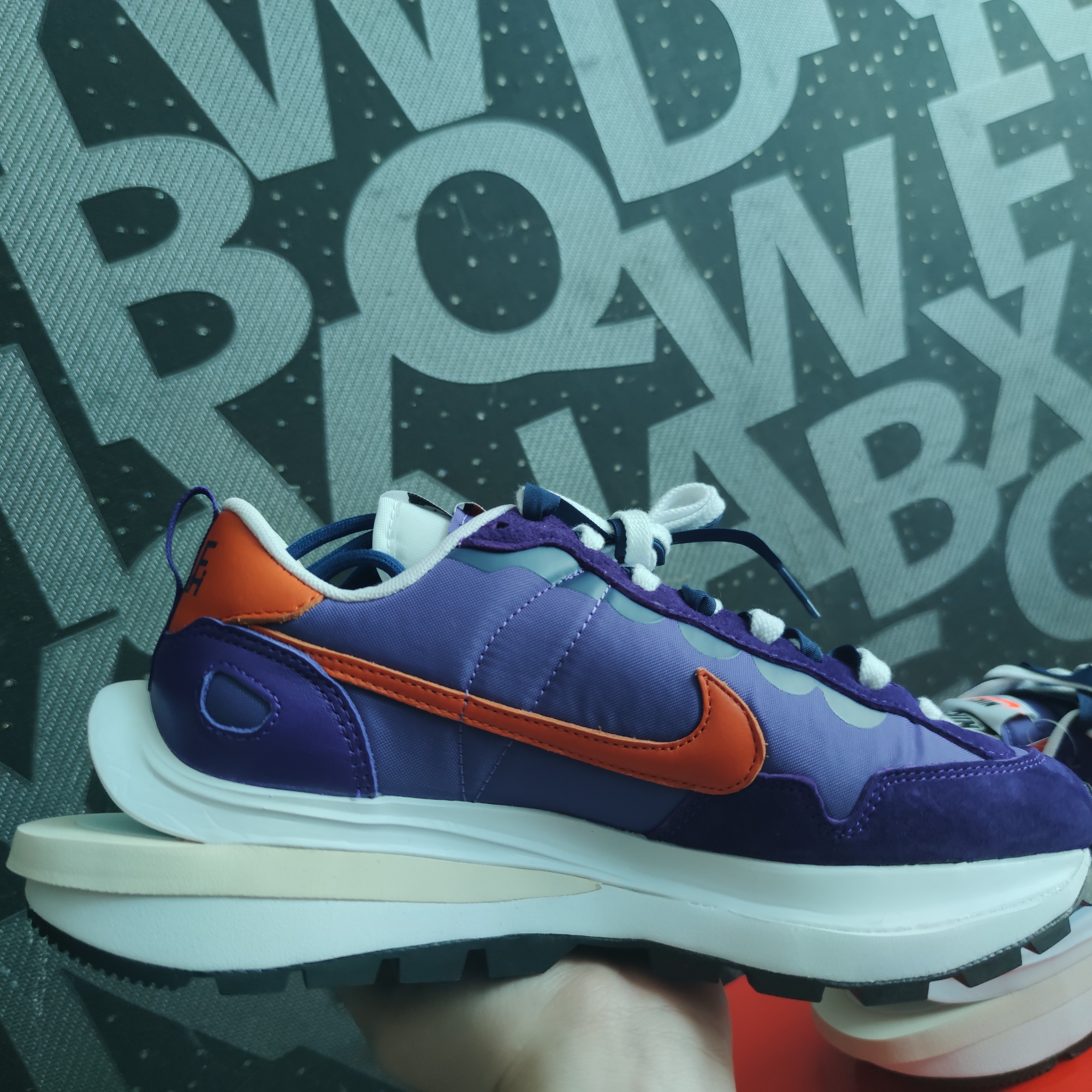 Nike x Sacai VaporWaffle Dark Iris 착용 스타일 - 2