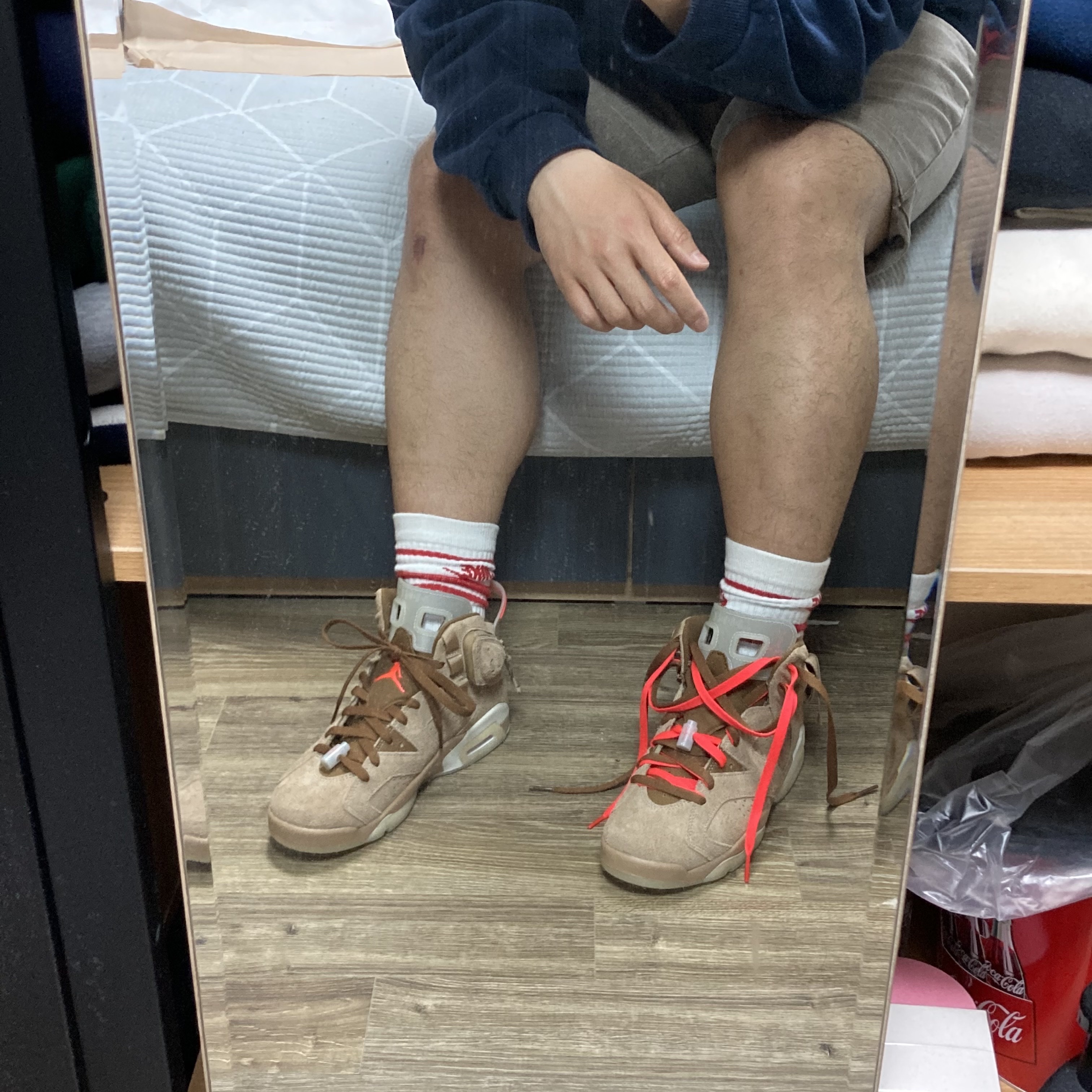 Jordan 6 x Travis Scott Retro SP British Khaki 착용 스타일 - 1