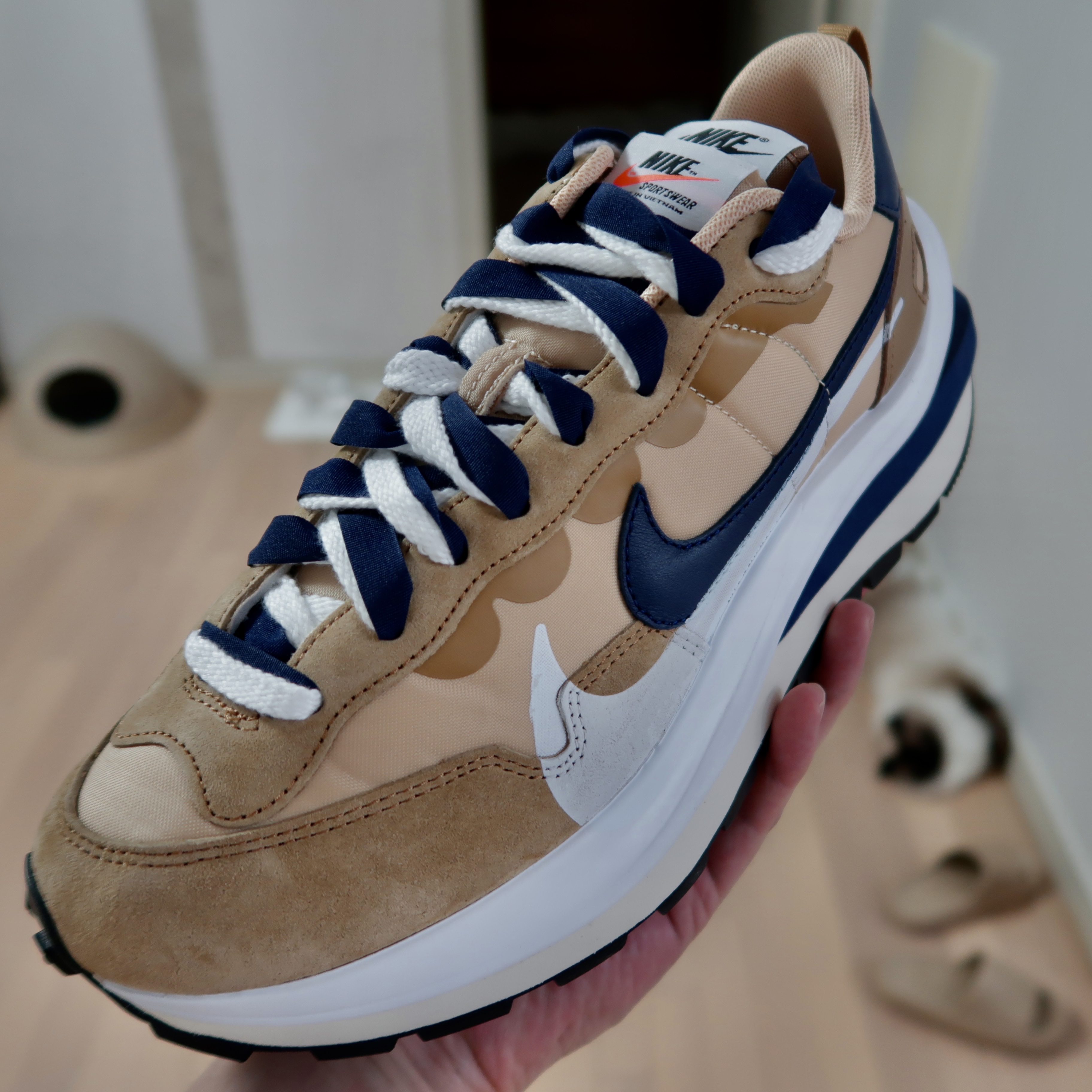 Nike x Sacai VaporWaffle Sesame and Blue Void 착용 스타일