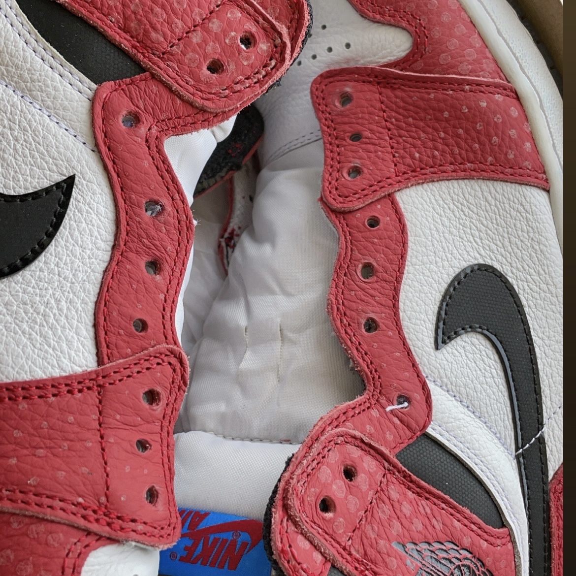 Jordan 1 Retro High Spider-Man Origin Story 착용 스타일