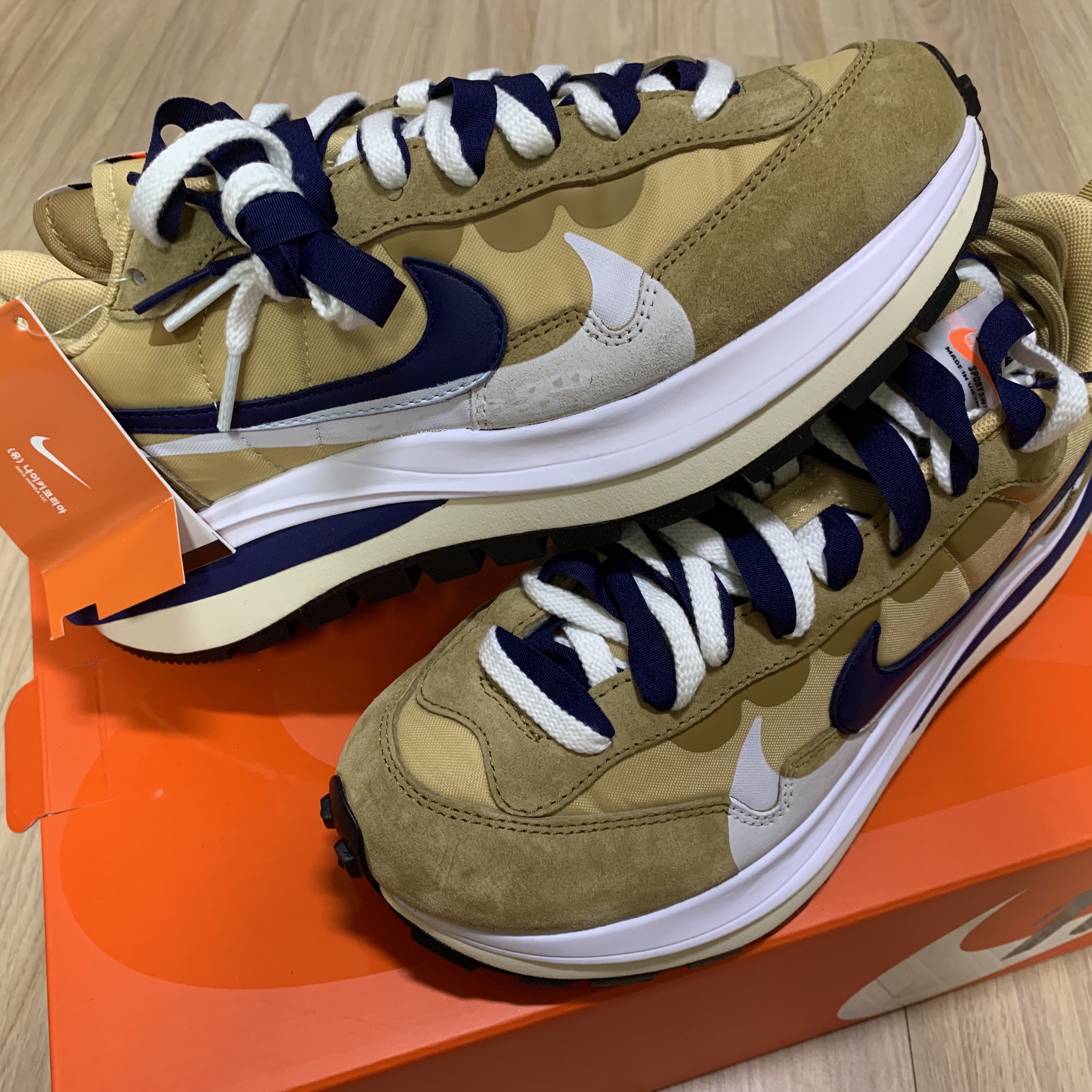 Nike x Sacai VaporWaffle Sesame and Blue Void 착용 스타일
