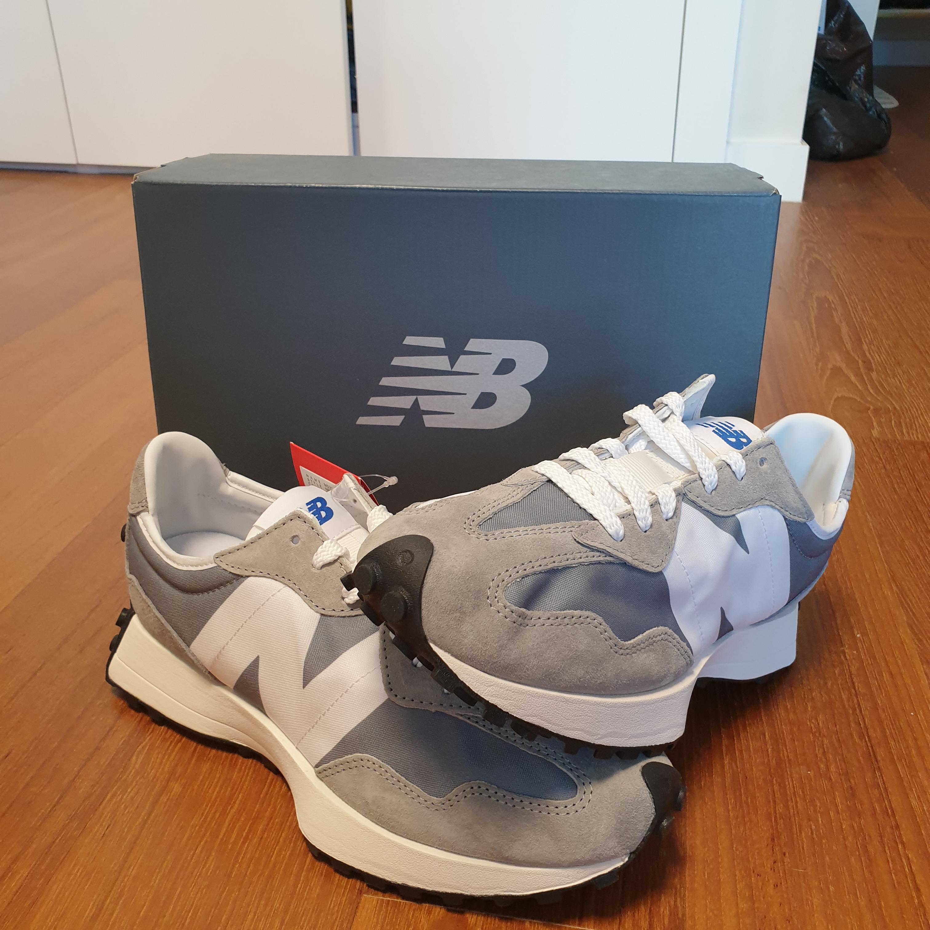 New Balance 327 Grey 착용 스타일 - 3