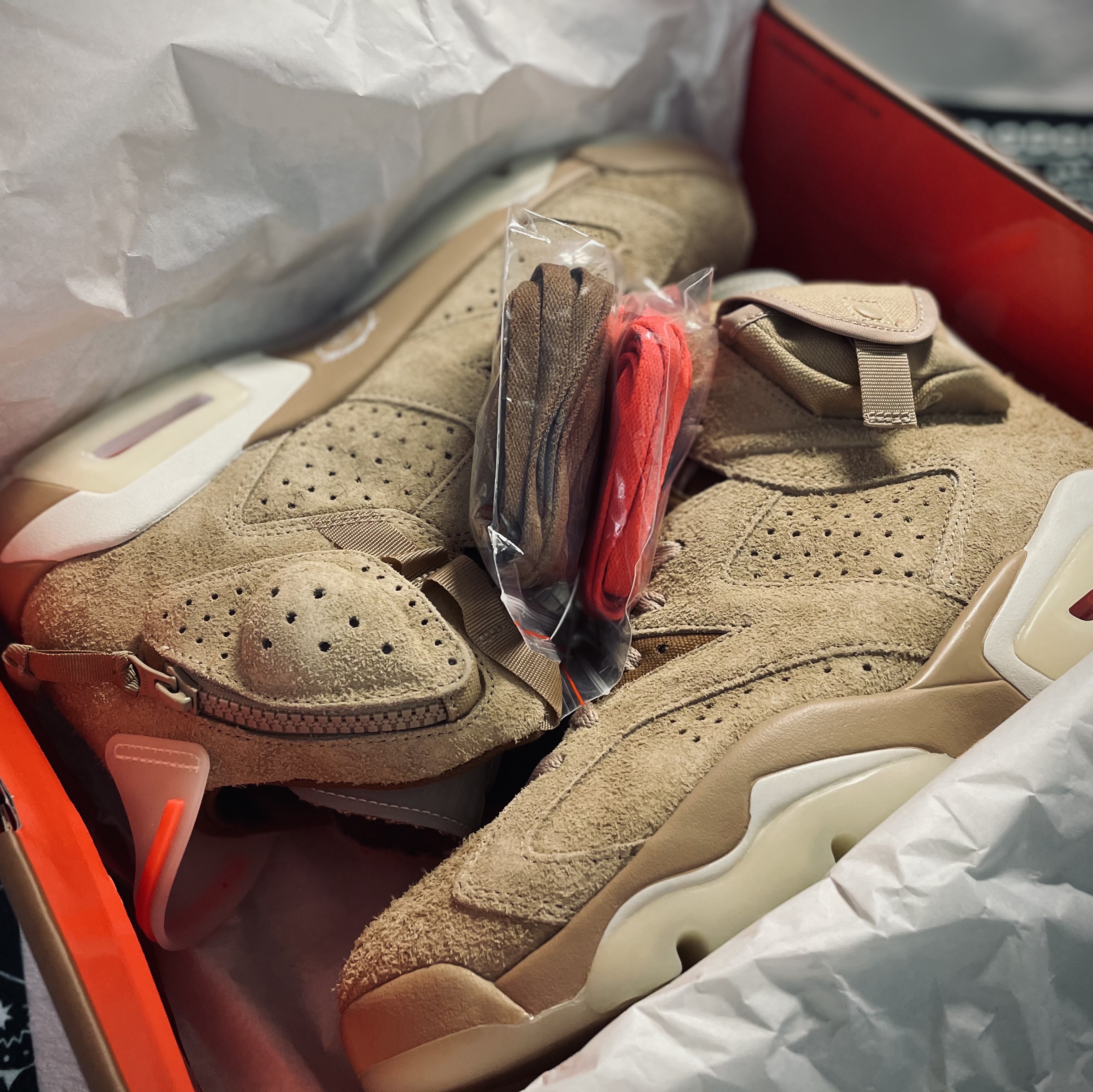 Jordan 6 x Travis Scott Retro SP British Khaki 착용 스타일 - 5
