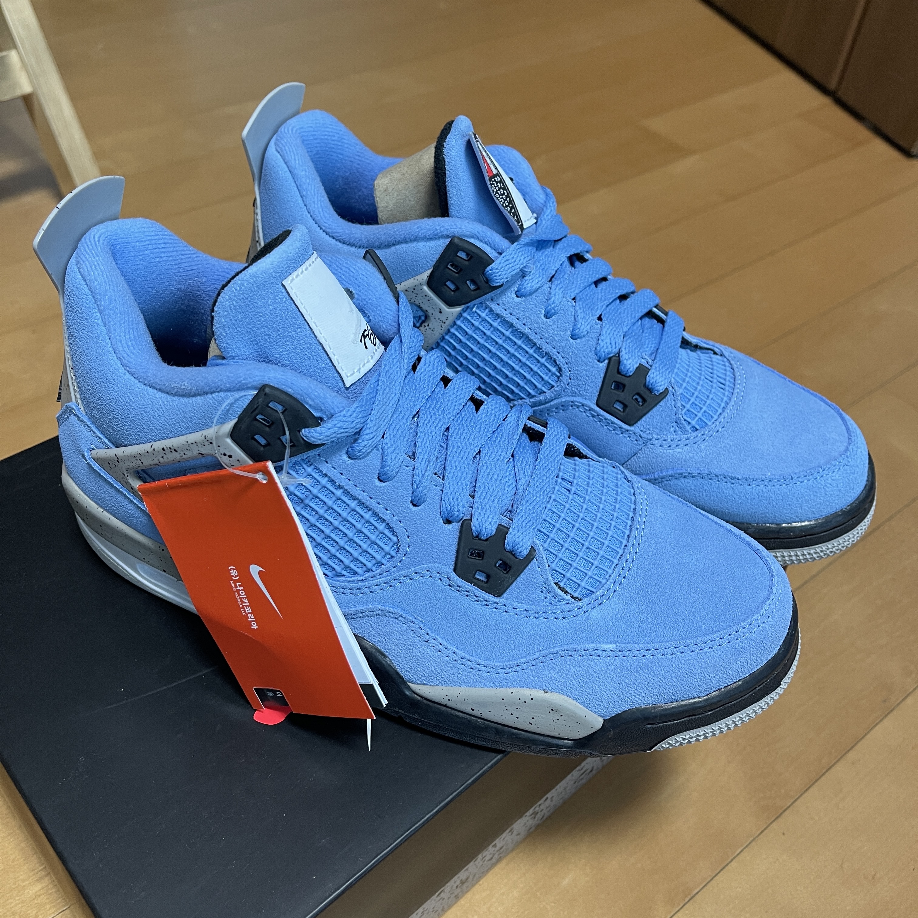 (GS) Jordan 4 Retro University Blue 착용 스타일 - 1