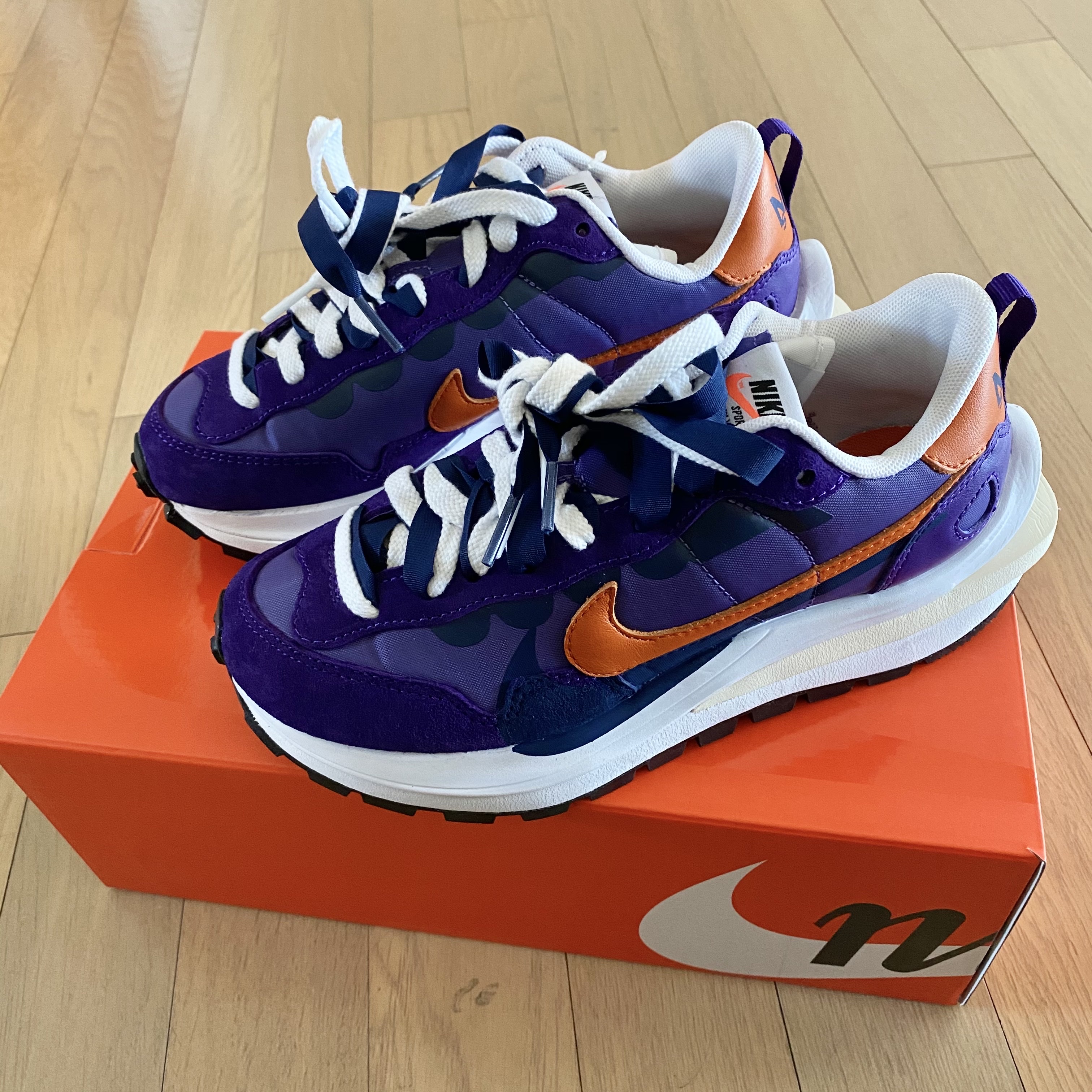Nike x Sacai VaporWaffle Dark Iris 착용 스타일 - 2