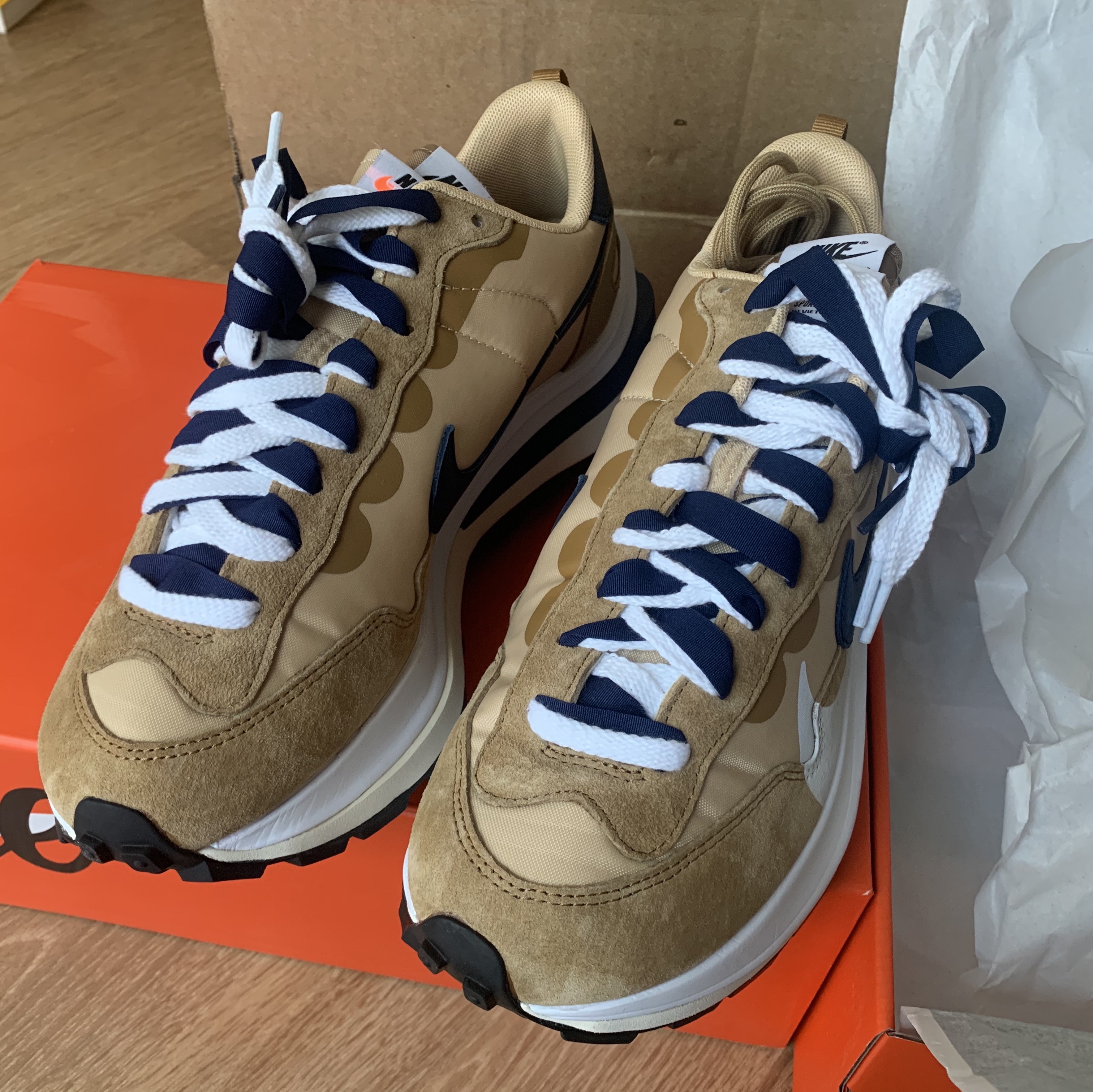 Nike x Sacai VaporWaffle Sesame and Blue Void 착용 스타일