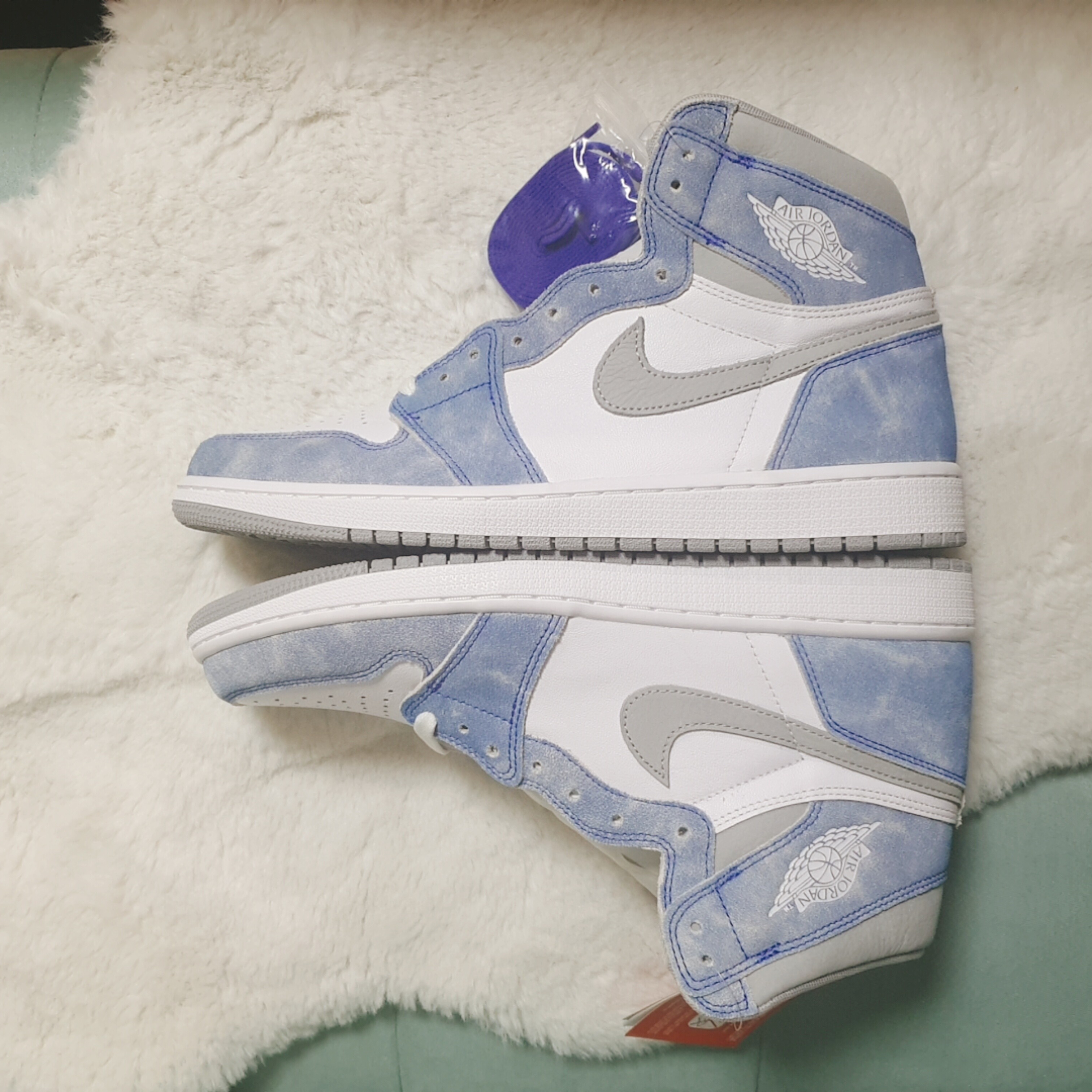 Jordan 1 Retro High OG Hyper Royal 착용 스타일 - 1