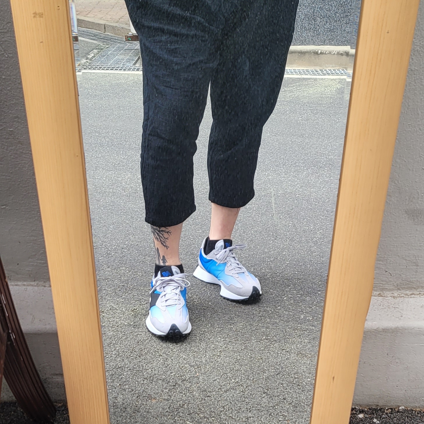 New Balance 327 Cobalt Blue 착용 스타일 - 5