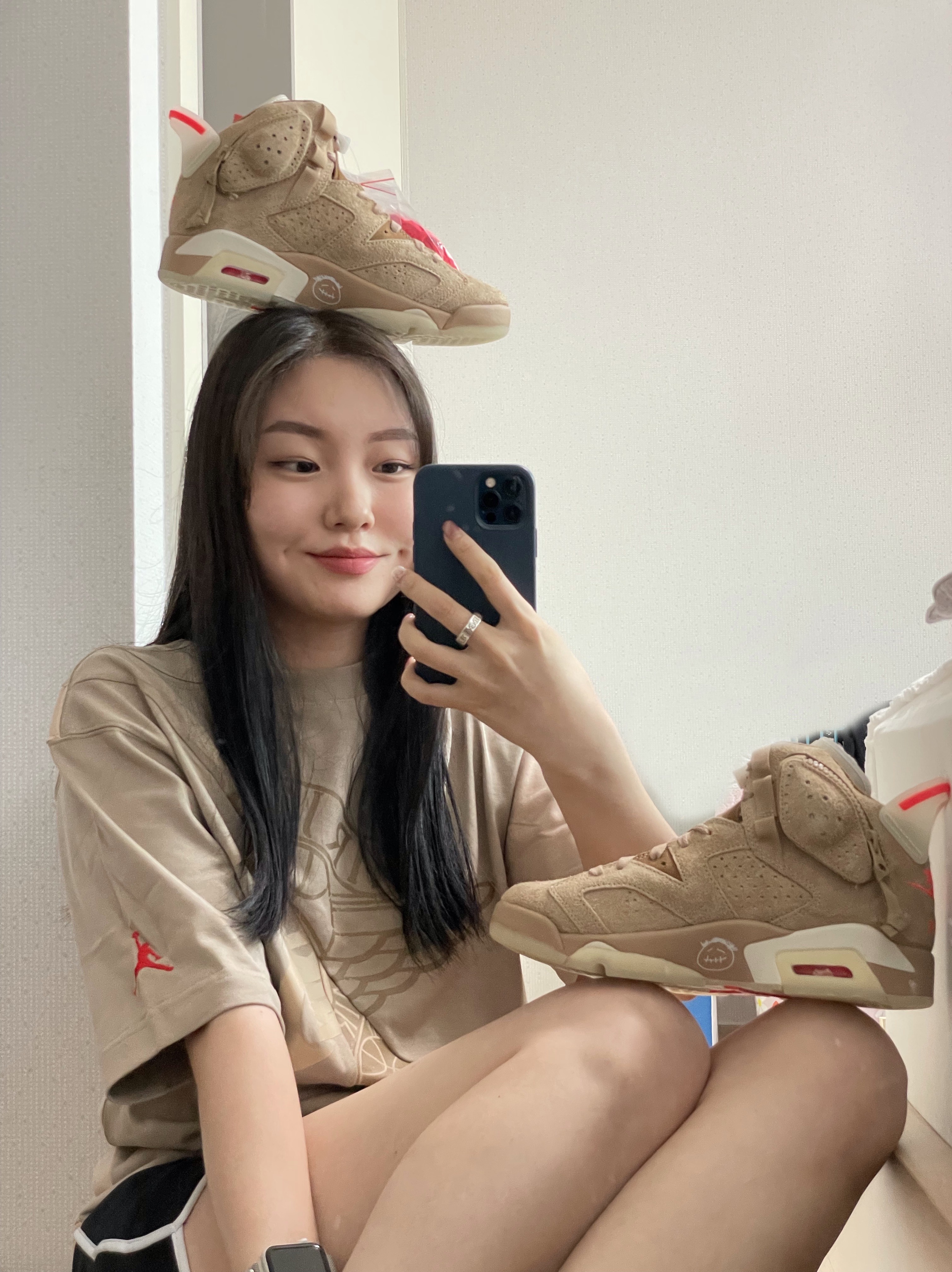 Jordan 6 x Travis Scott Retro SP British Khaki, Jordan x Travis Scott S/S Top - Asia 착용 스타일 - 1
