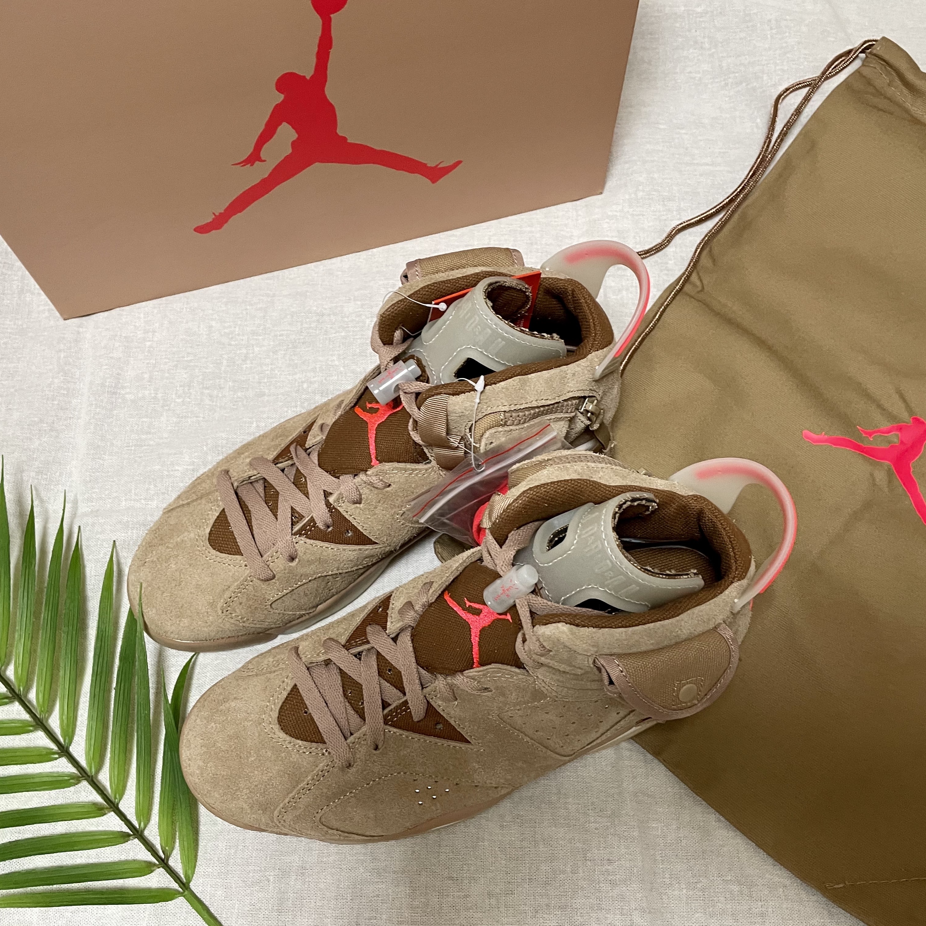 Jordan 6 x Travis Scott Retro SP British Khaki 착용 스타일 - 2