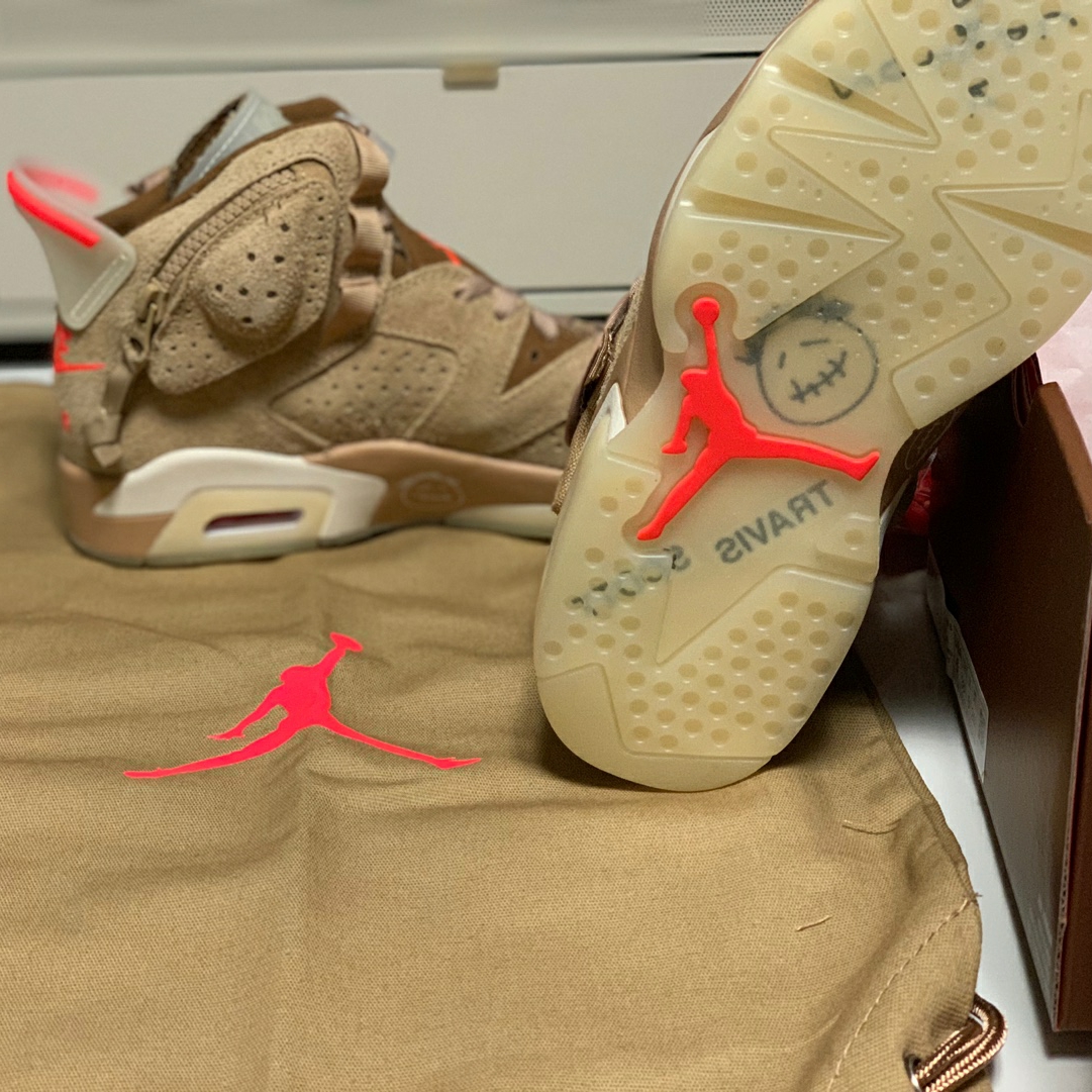 Jordan 6 x Travis Scott Retro SP British Khaki 착용 스타일 - 5