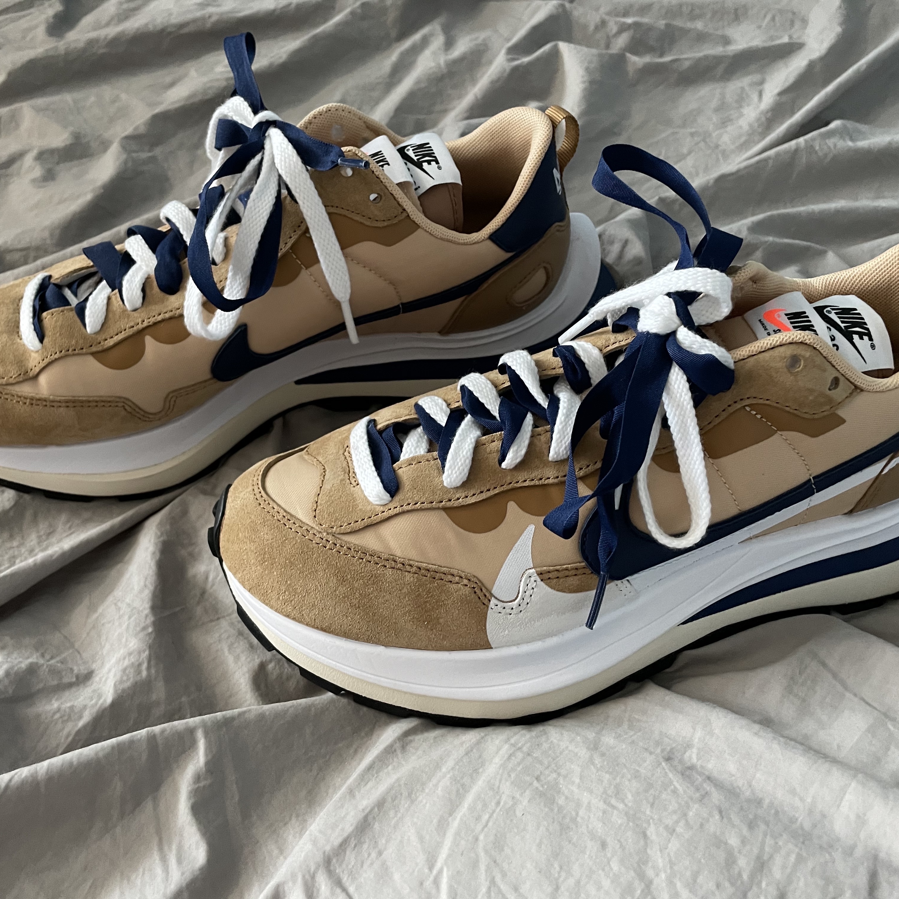 Nike x Sacai VaporWaffle Sesame and Blue Void 착용 스타일 - 1