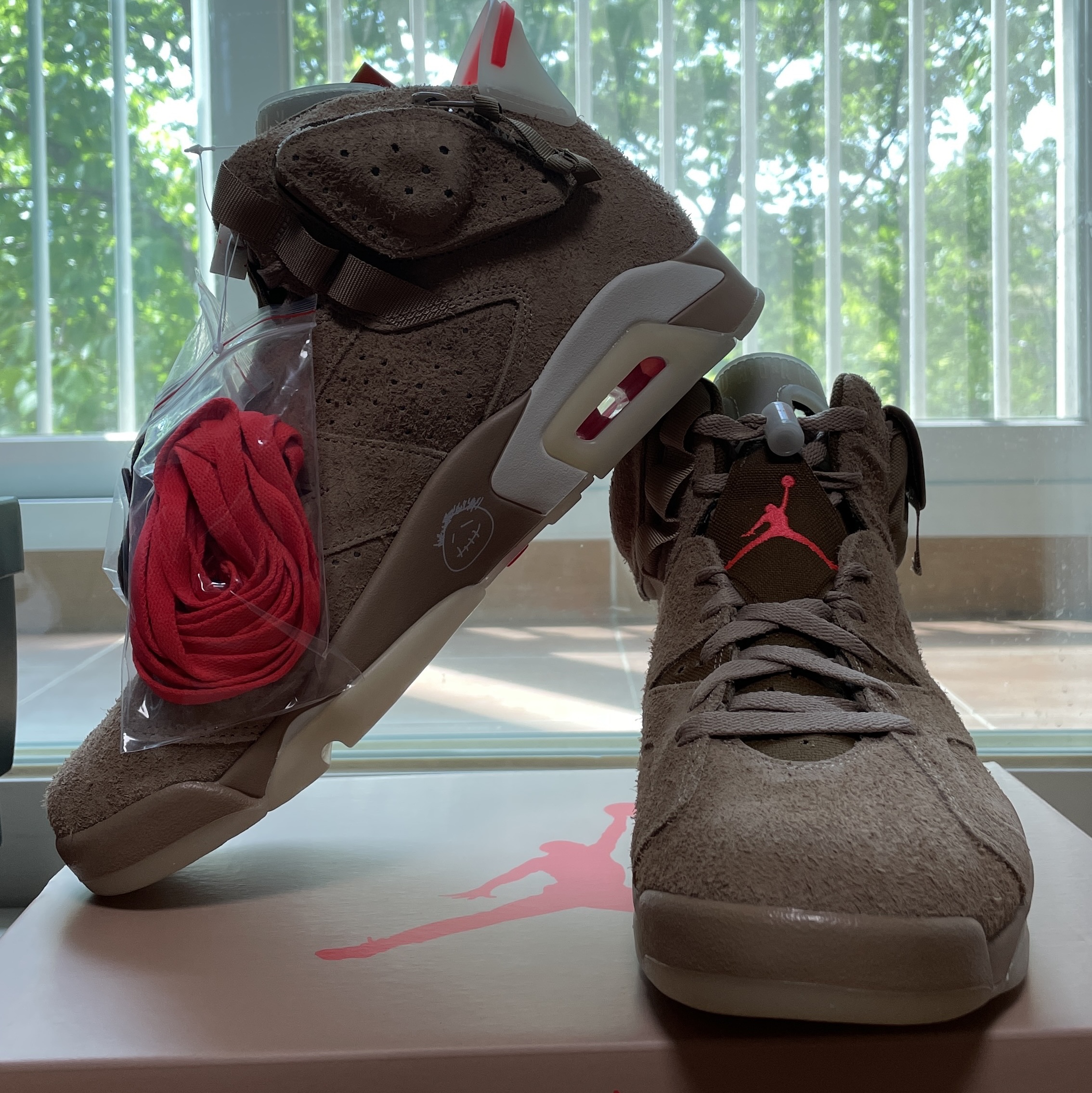 Jordan 6 x Travis Scott Retro SP British Khaki 착용 스타일 - 2