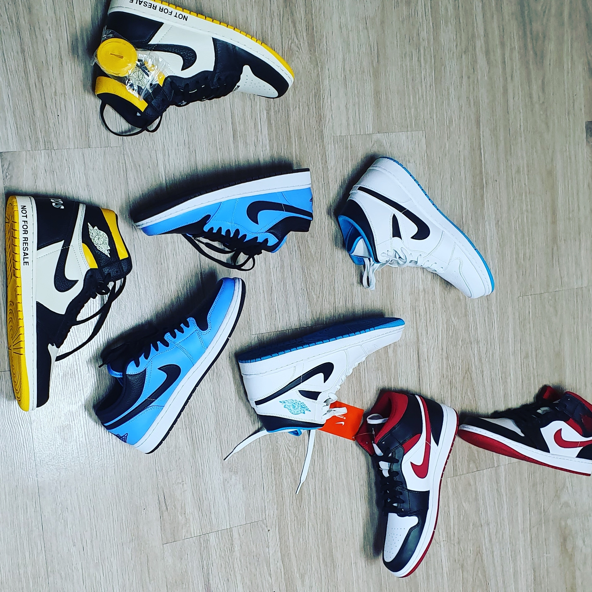 Jordan 1 Low University Blue Black, Jordan 1 Mid Laser Blue 착용 스타일