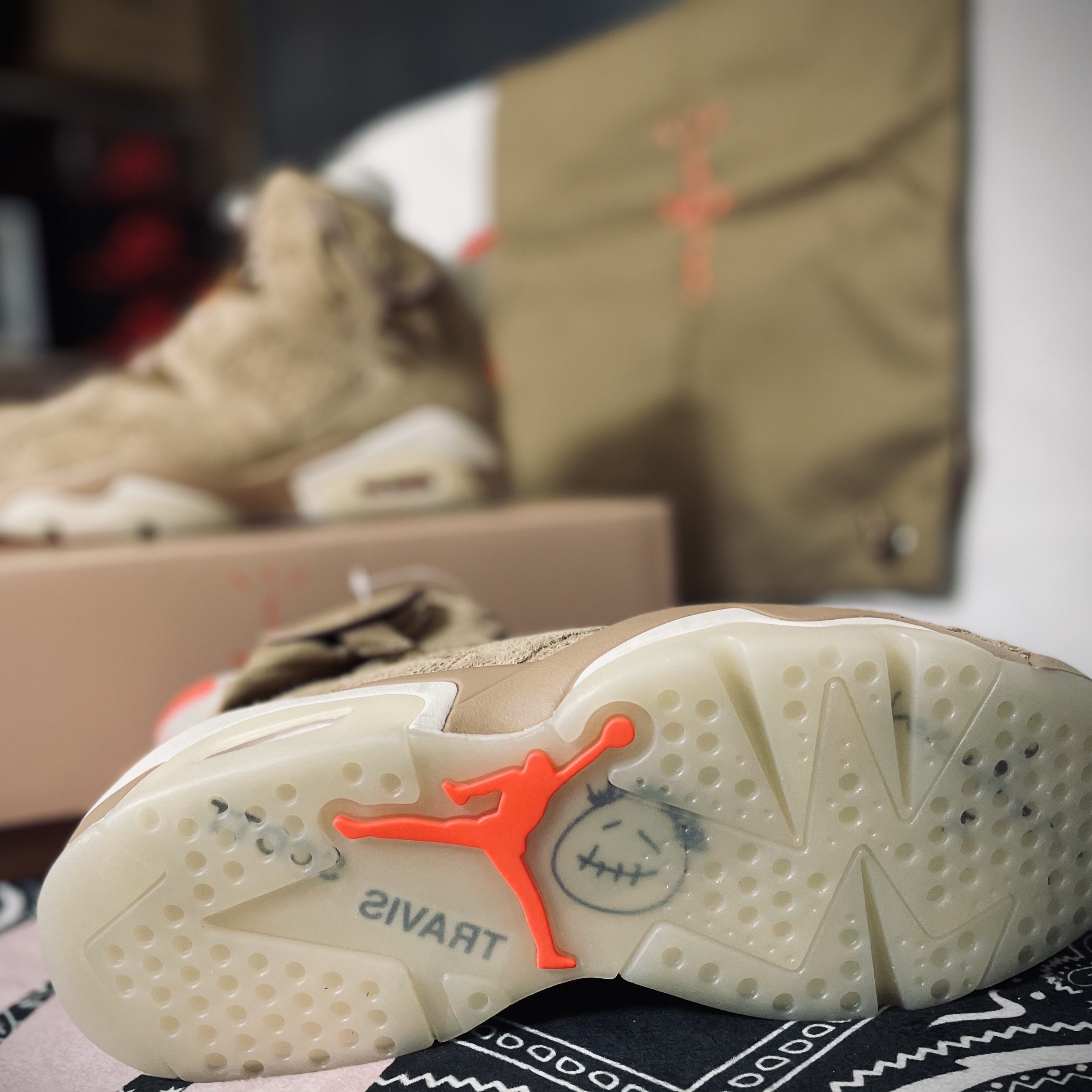 Jordan 6 x Travis Scott Retro SP British Khaki 착용 스타일 - 2
