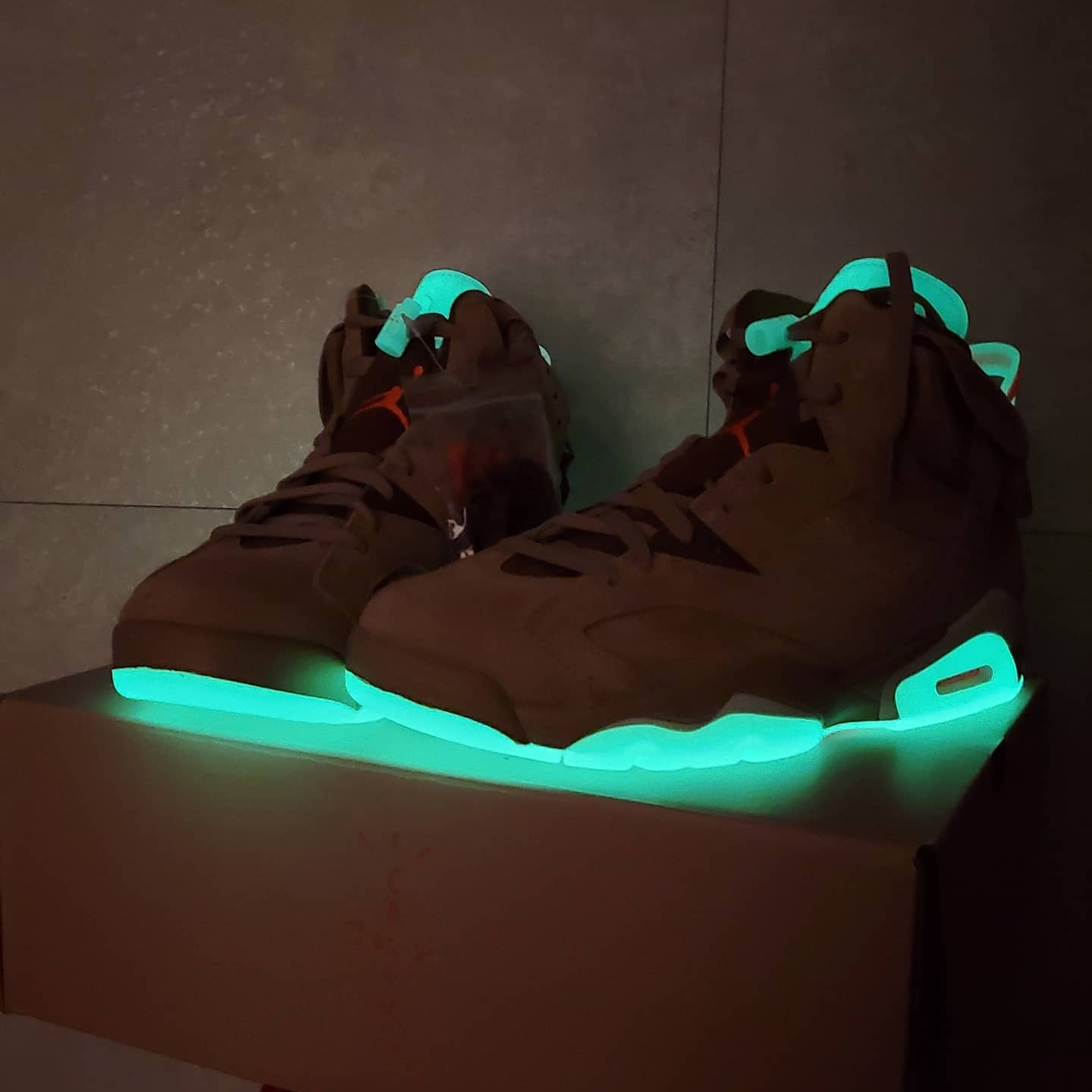 Jordan 6 x Travis Scott Retro SP British Khaki 착용 스타일 - 2