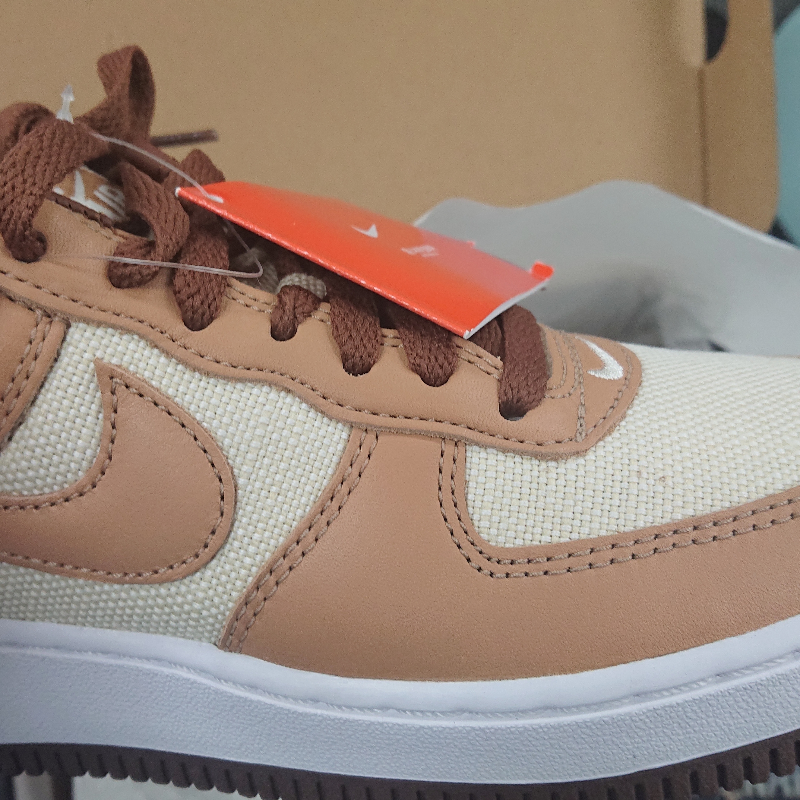 Nike Air Force 1 Low QS Acorn 2021 착용 스타일 - 2