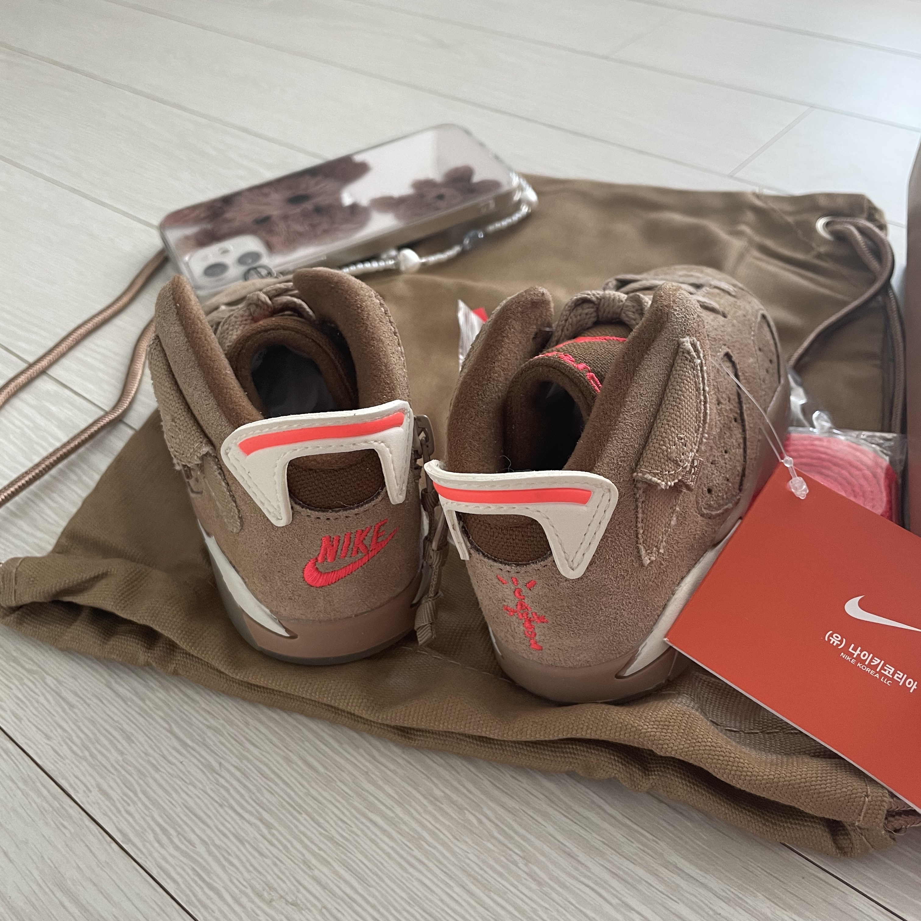 (TD) Jordan 6 x Travis Scott Retro SP British Khaki, Jordan 6 x Travis Scott Retro SP British Khaki 착용 스타일 - 2