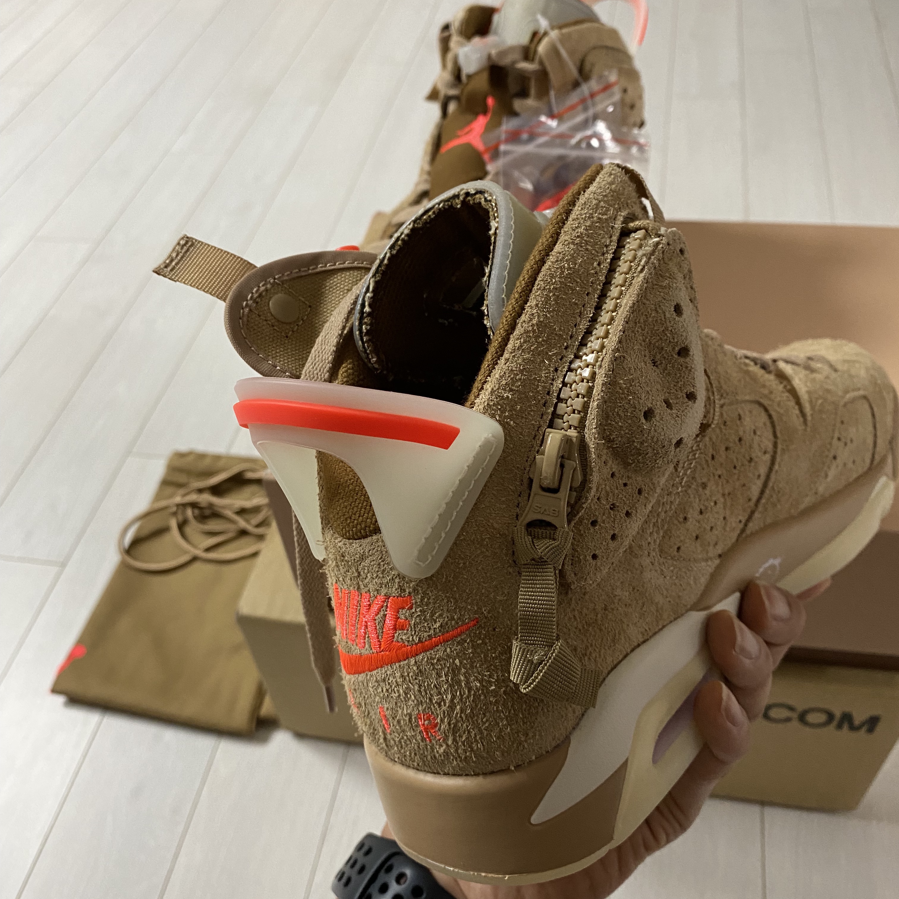 Jordan 6 x Travis Scott Retro SP British Khaki 착용 스타일 - 2
