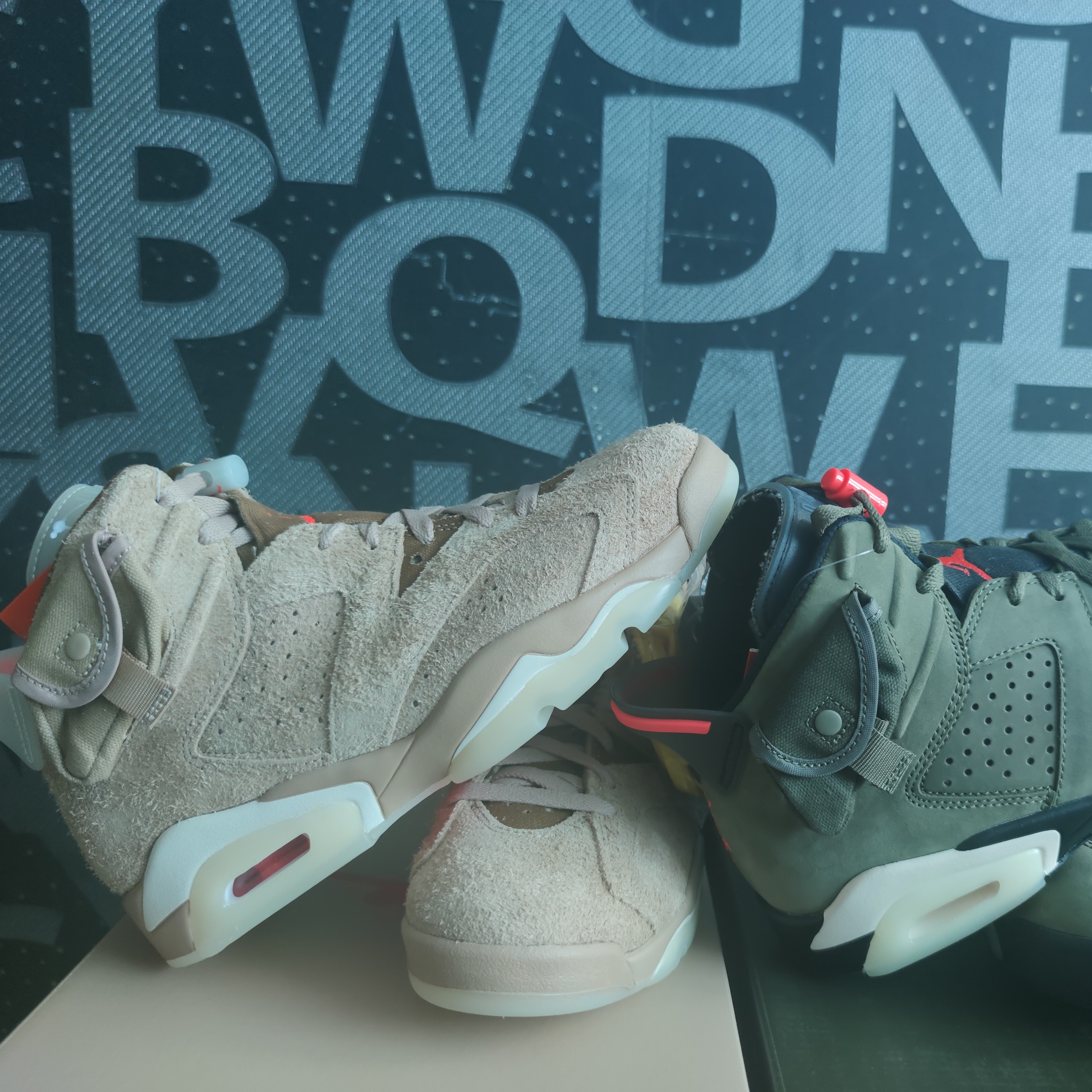 Jordan 6 x Travis Scott Retro SP British Khaki, Jordan 6 x Travis Scott Retro Olive 착용 스타일 - 2
