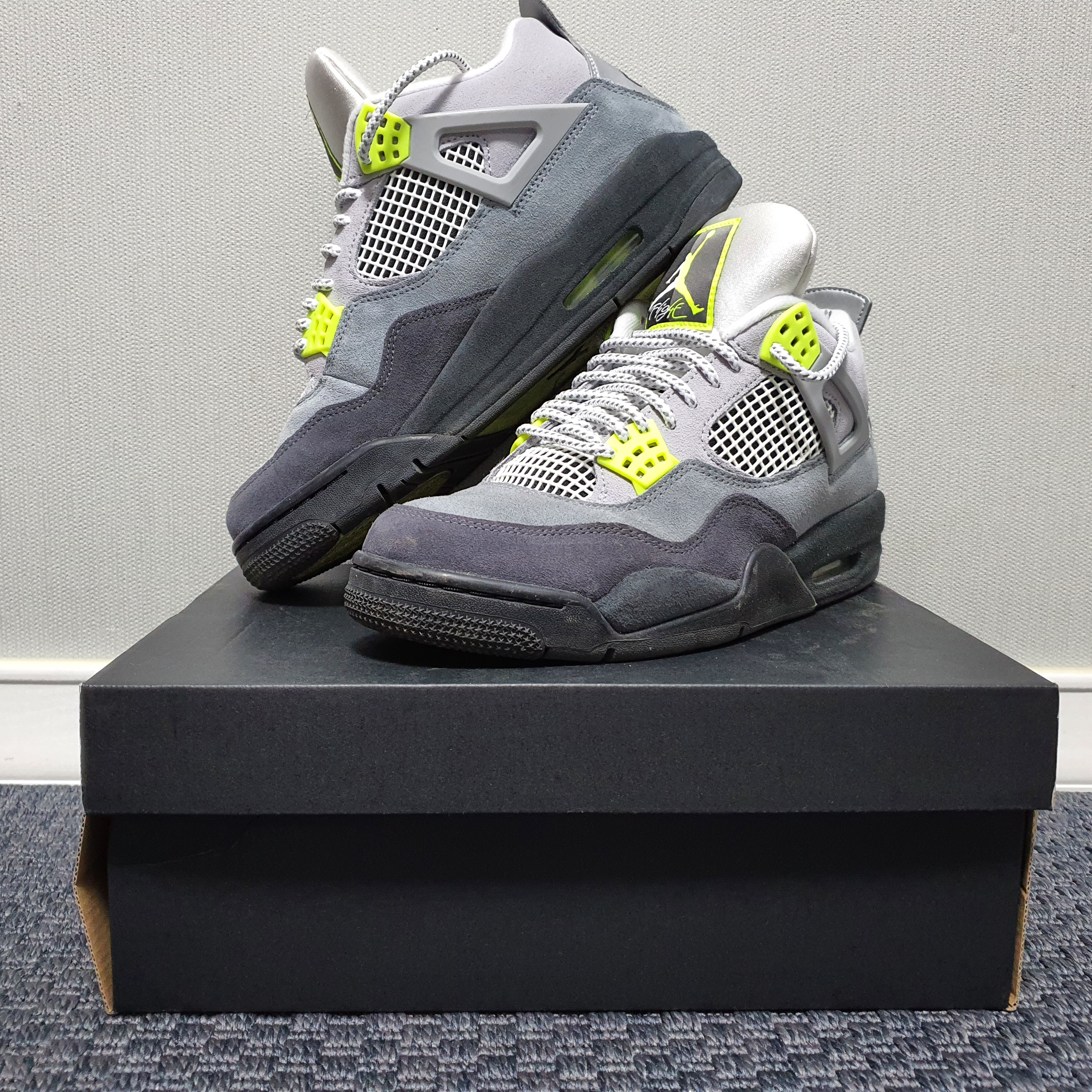 Jordan 4 Retro SE Neon 95 착용 스타일