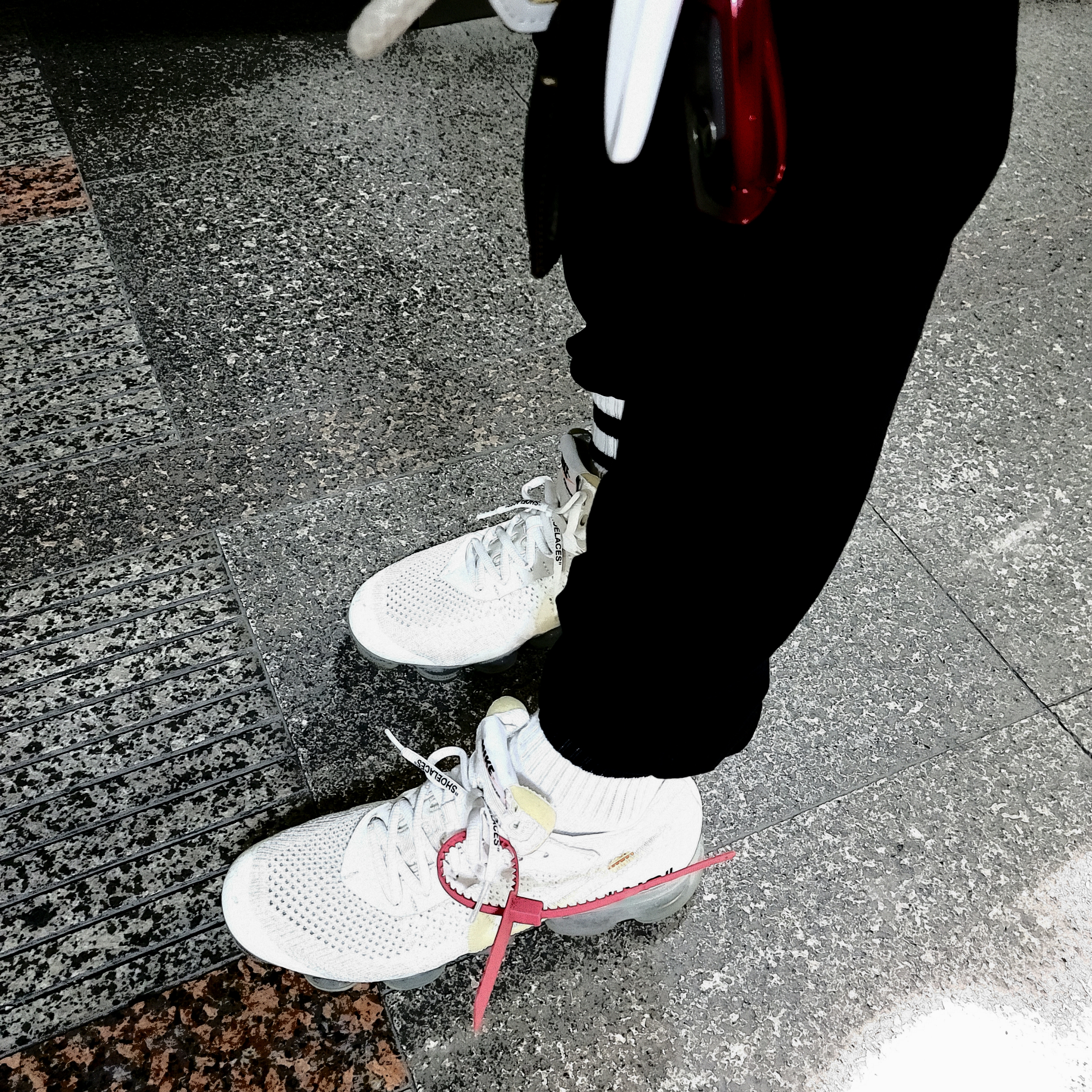 Nike x Off-White Air VaporMax V2 White 착용 스타일 - 1