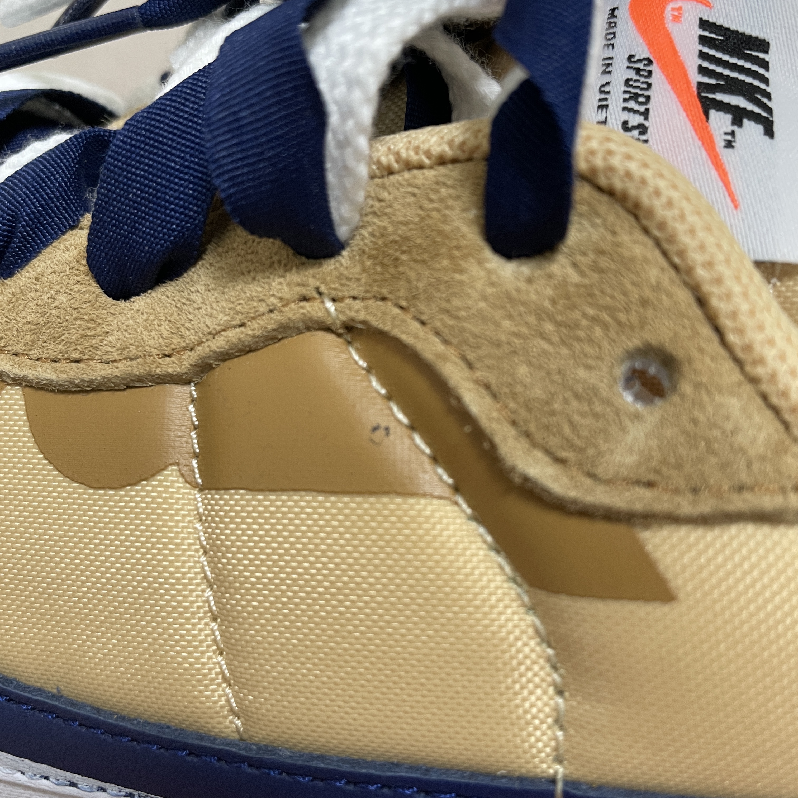 Nike x Sacai VaporWaffle Sesame and Blue Void 착용 스타일 - 3