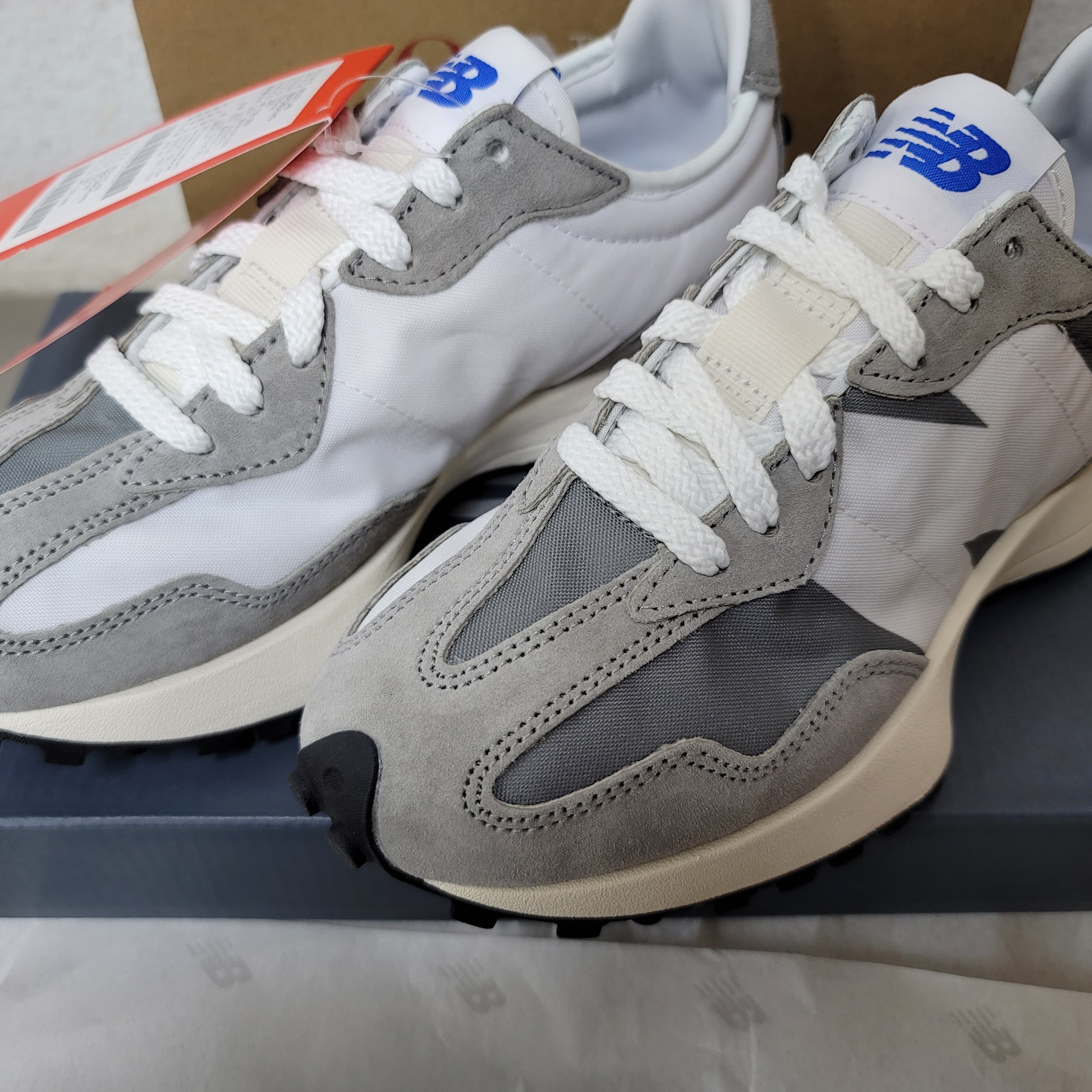 New Balance 327 Grey 착용 스타일 - 4