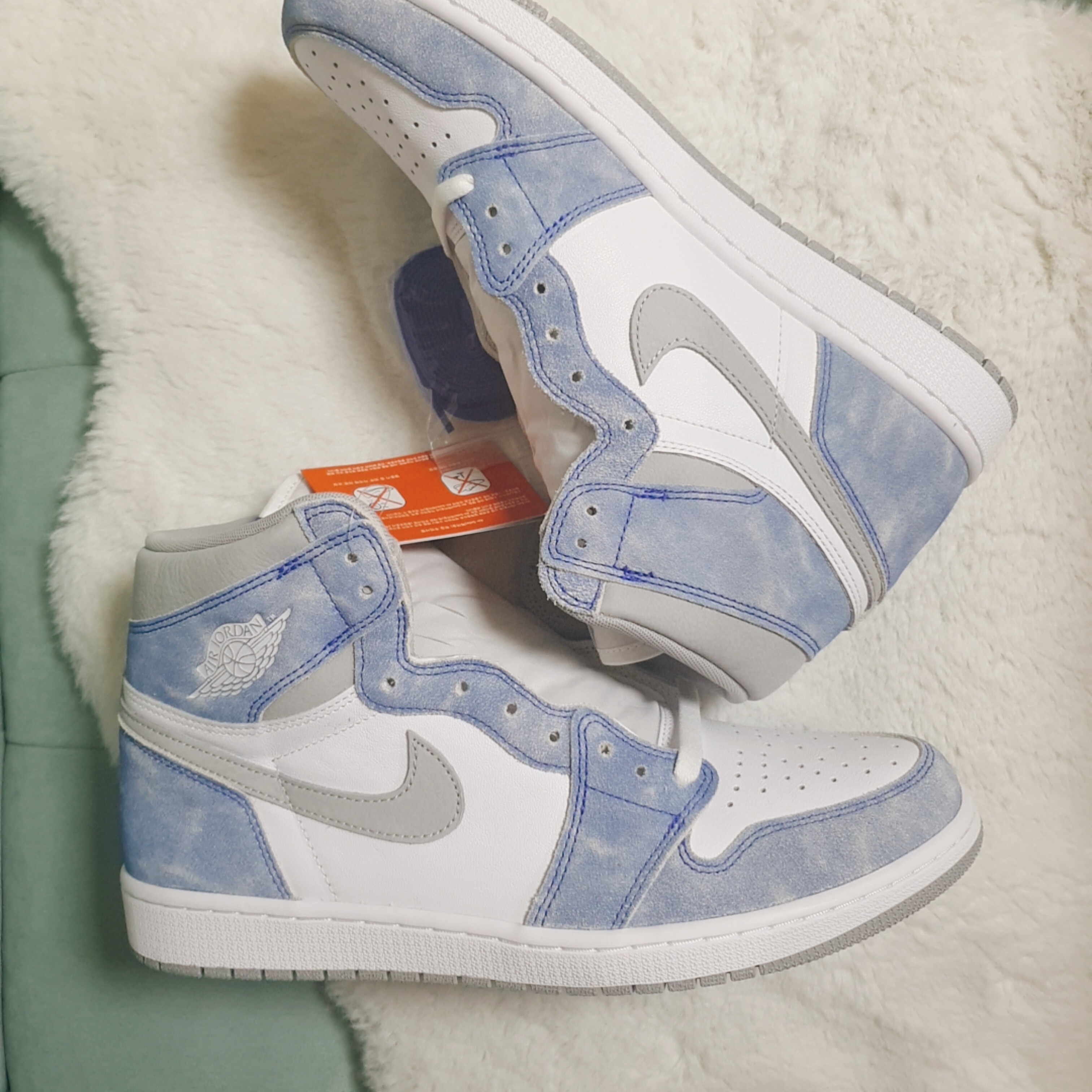 Jordan 1 Retro High OG Hyper Royal 착용 스타일 - 3