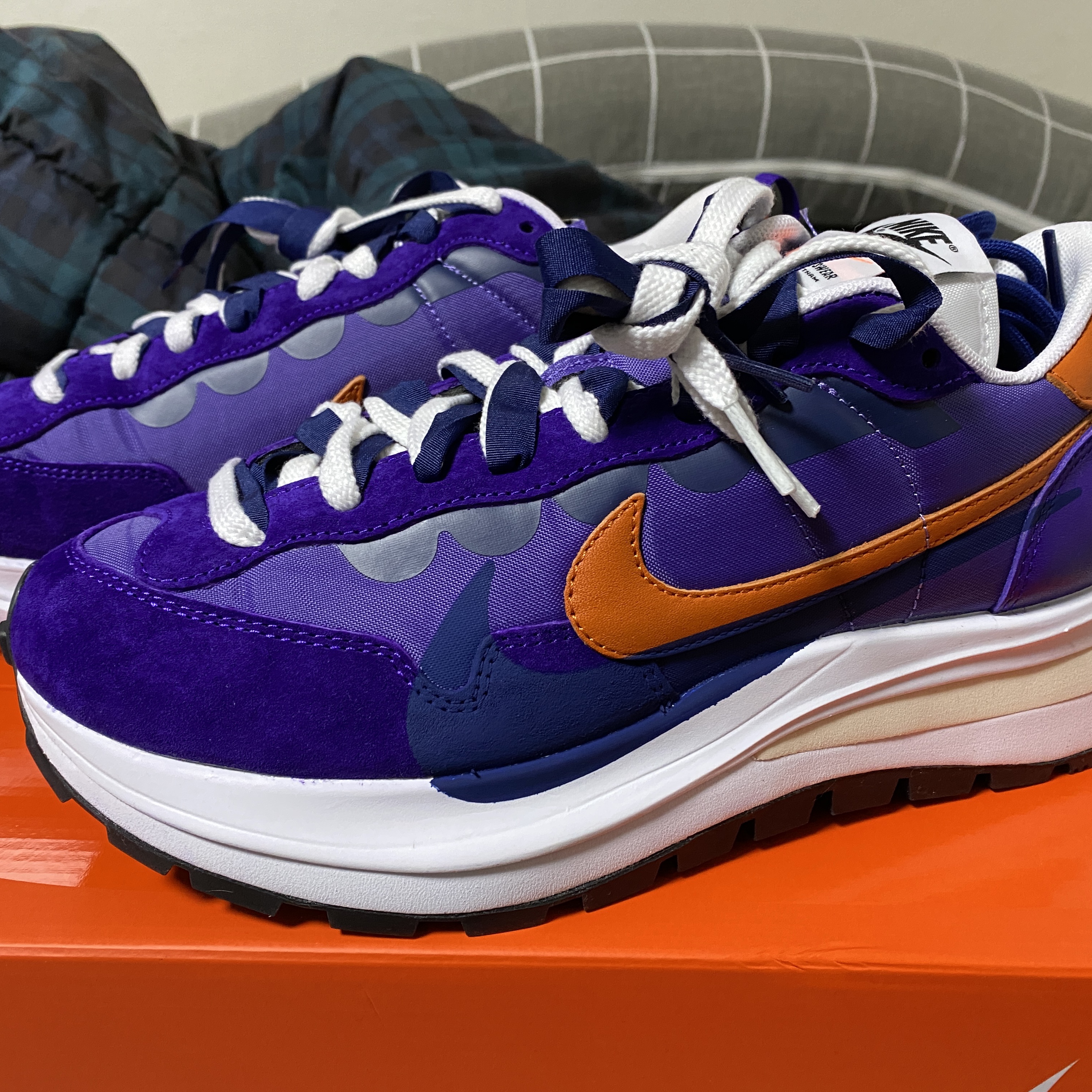 Nike x Sacai VaporWaffle Dark Iris 착용 스타일 - 1