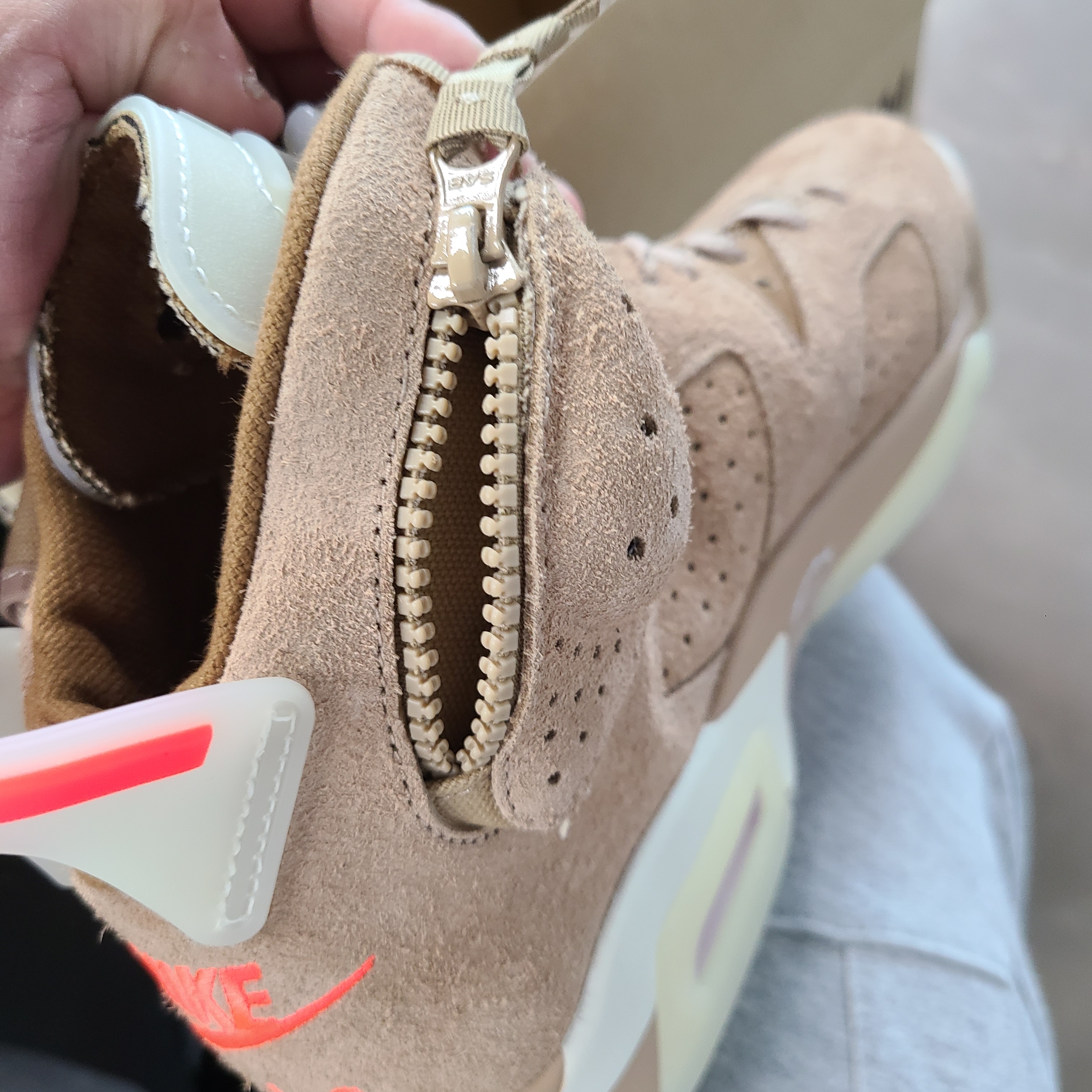 Jordan 6 x Travis Scott Retro SP British Khaki 착용 스타일 - 3