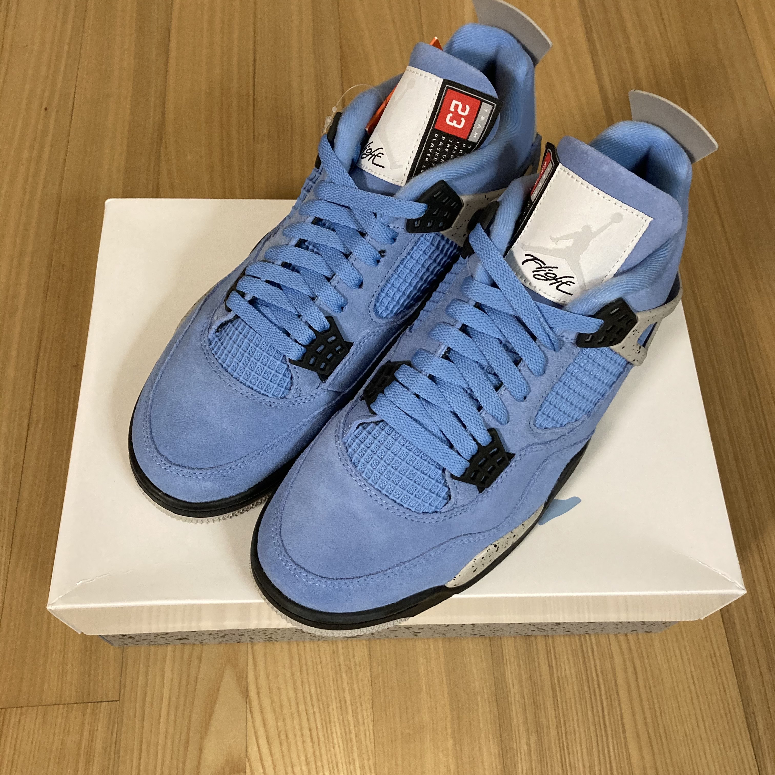 Jordan 4 Retro University Blue 착용 스타일 - 2