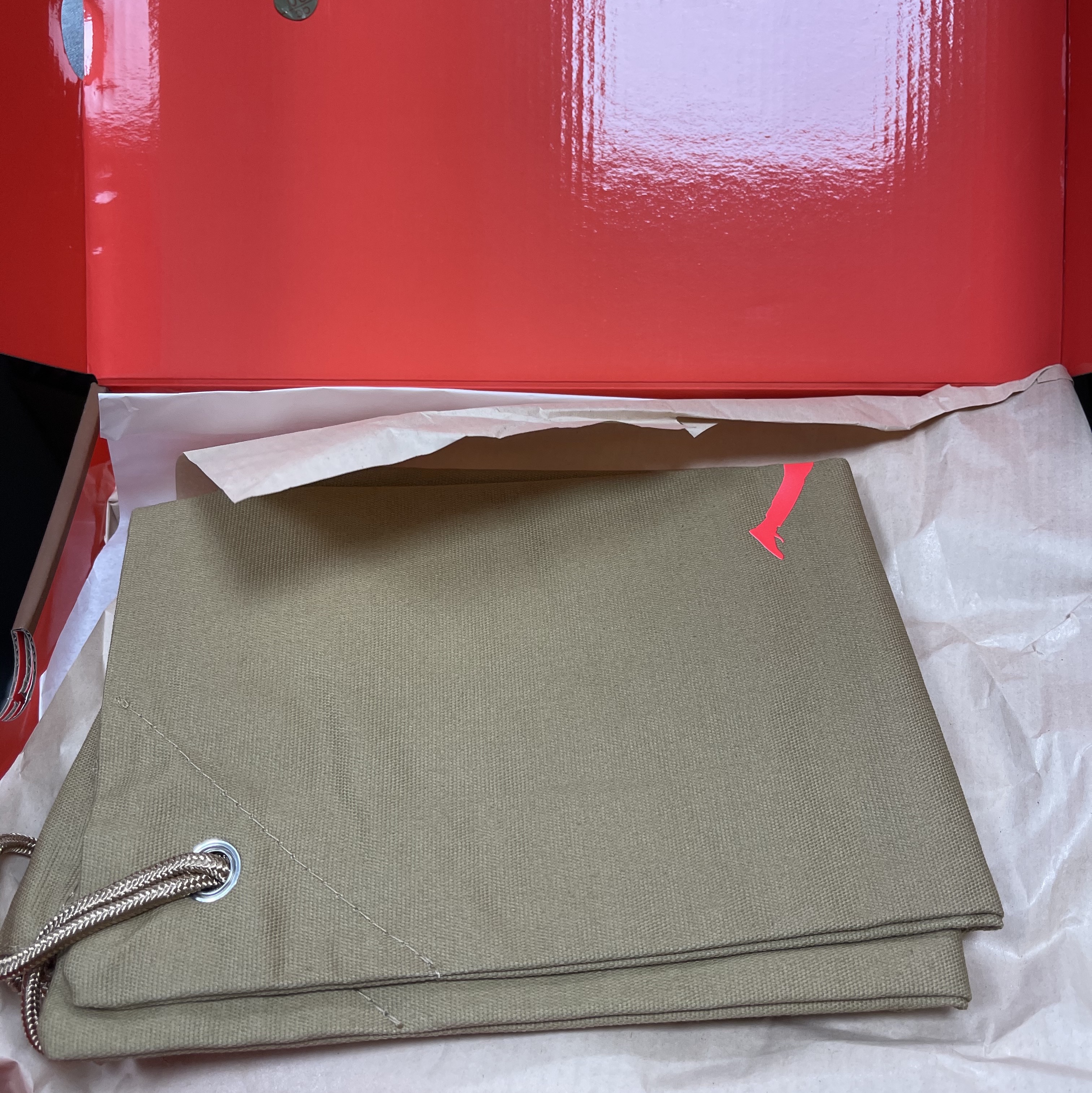 Jordan 6 x Travis Scott Retro SP British Khaki 착용 스타일 - 2