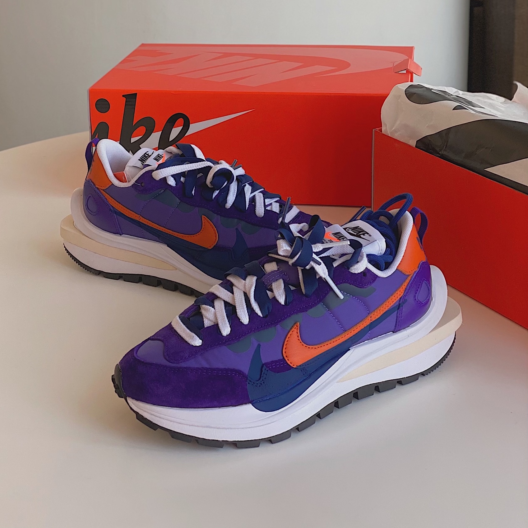 Nike x Sacai VaporWaffle Dark Iris 착용 스타일 - 1